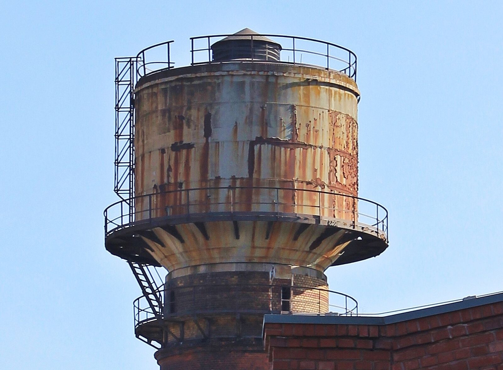 Canon EOS 550D (EOS Rebel T2i / EOS Kiss X4) sample photo. Water tower, old water photography