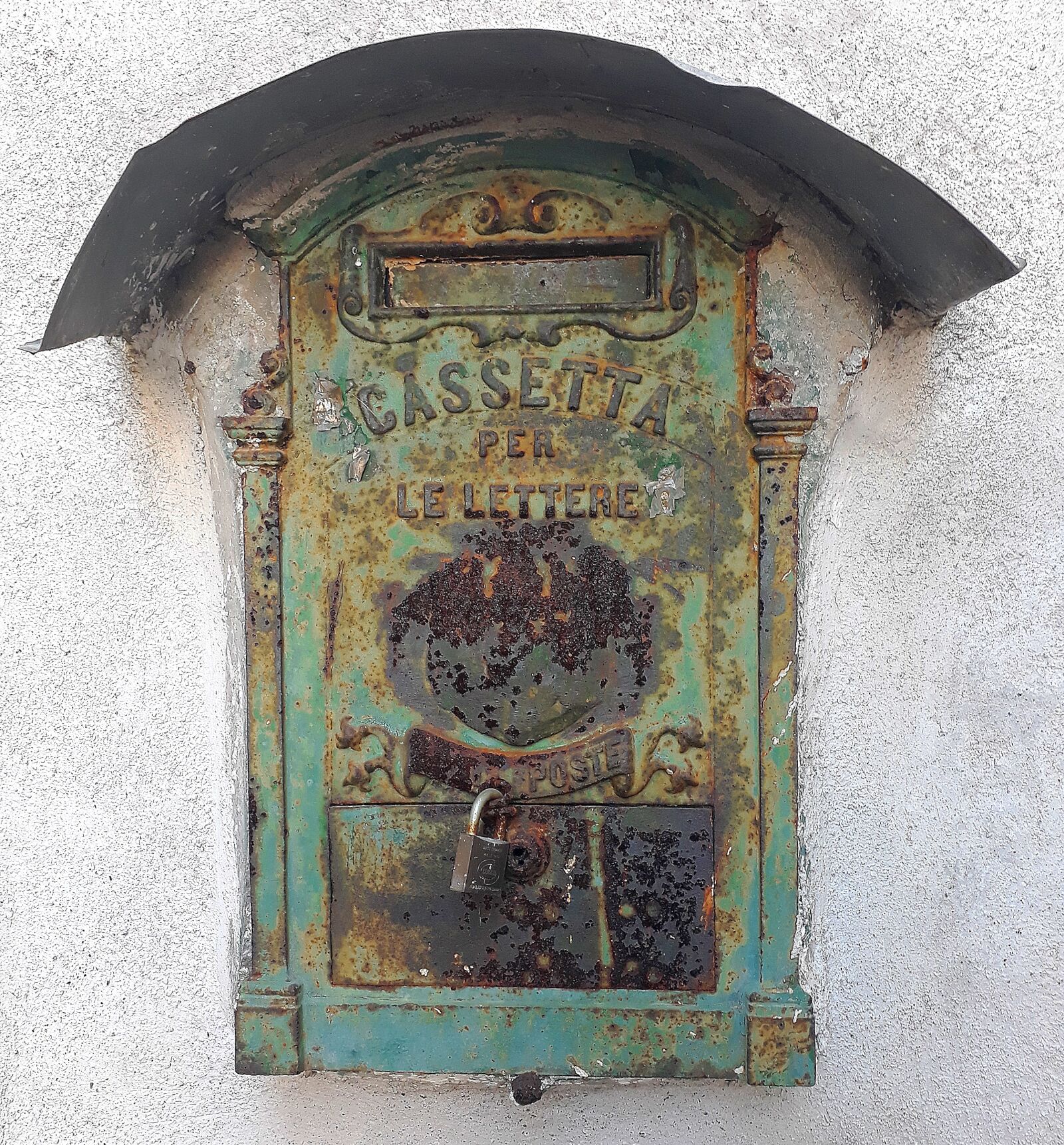 Samsung Galaxy A3(2017) sample photo. Mailbox, letterbox, antique photography