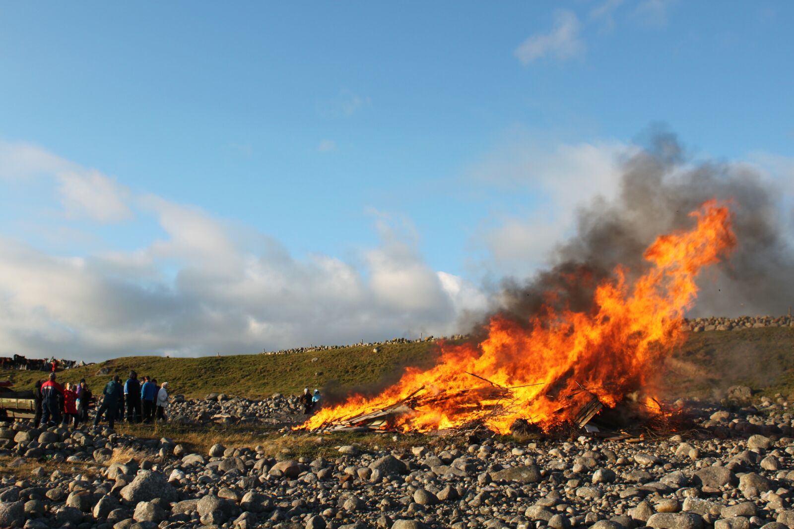 Canon EOS 500D (EOS Rebel T1i / EOS Kiss X3) sample photo. Campfire, his st, s photography