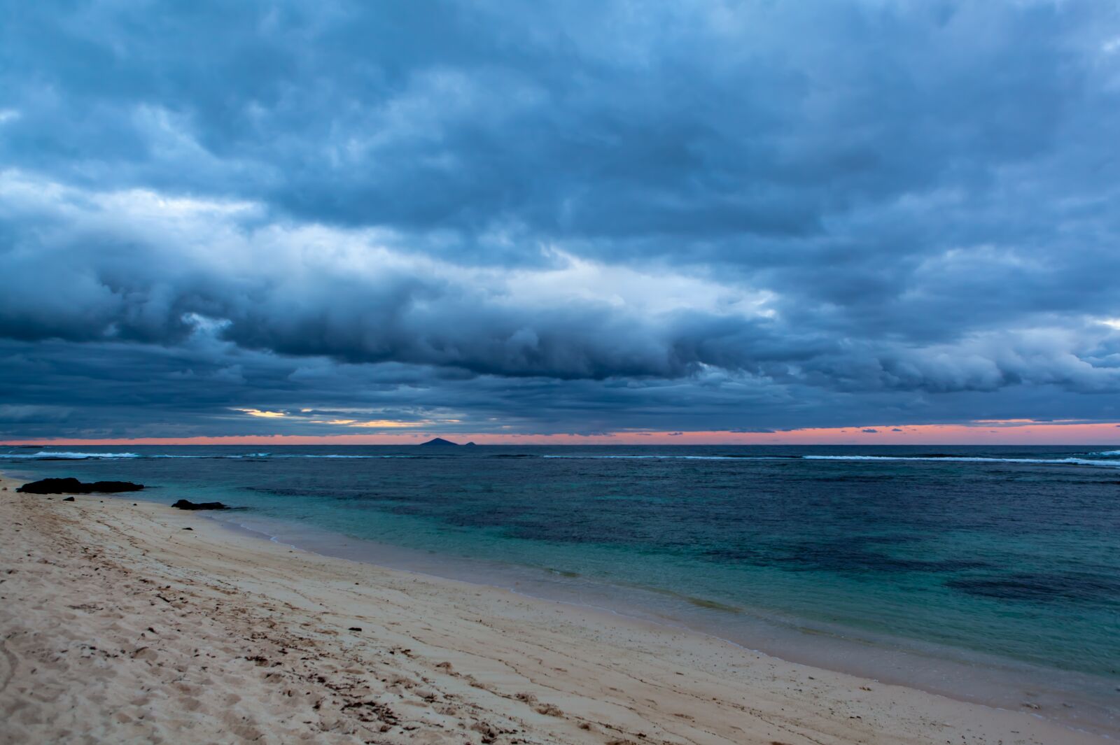 Canon EOS 5D Mark II + Canon EF 24-70mm F2.8L USM sample photo. Beach, storm clouds, sunset photography