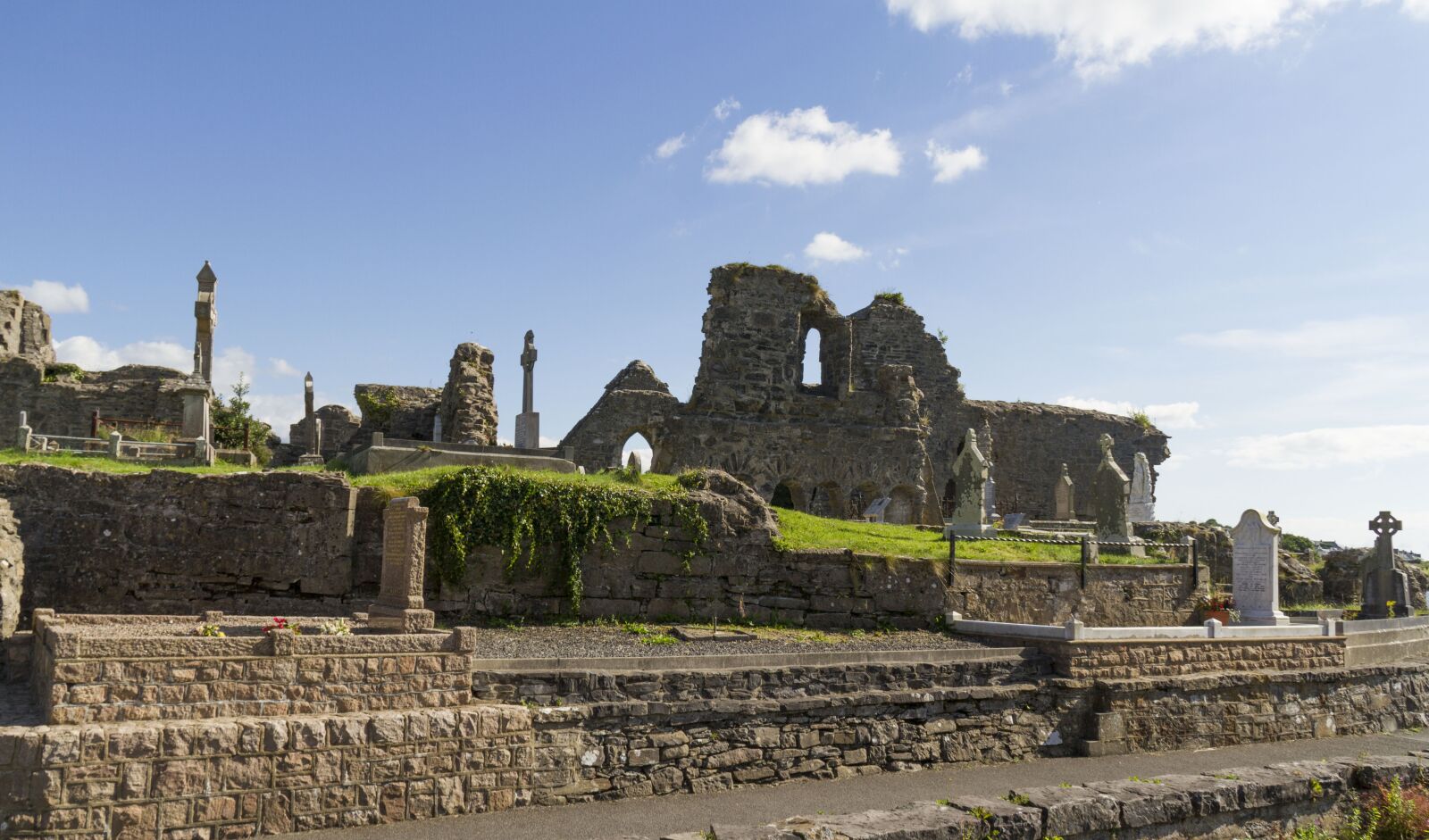 Canon EF-S 18-200mm F3.5-5.6 IS sample photo. Donegal, ruins, ireland photography