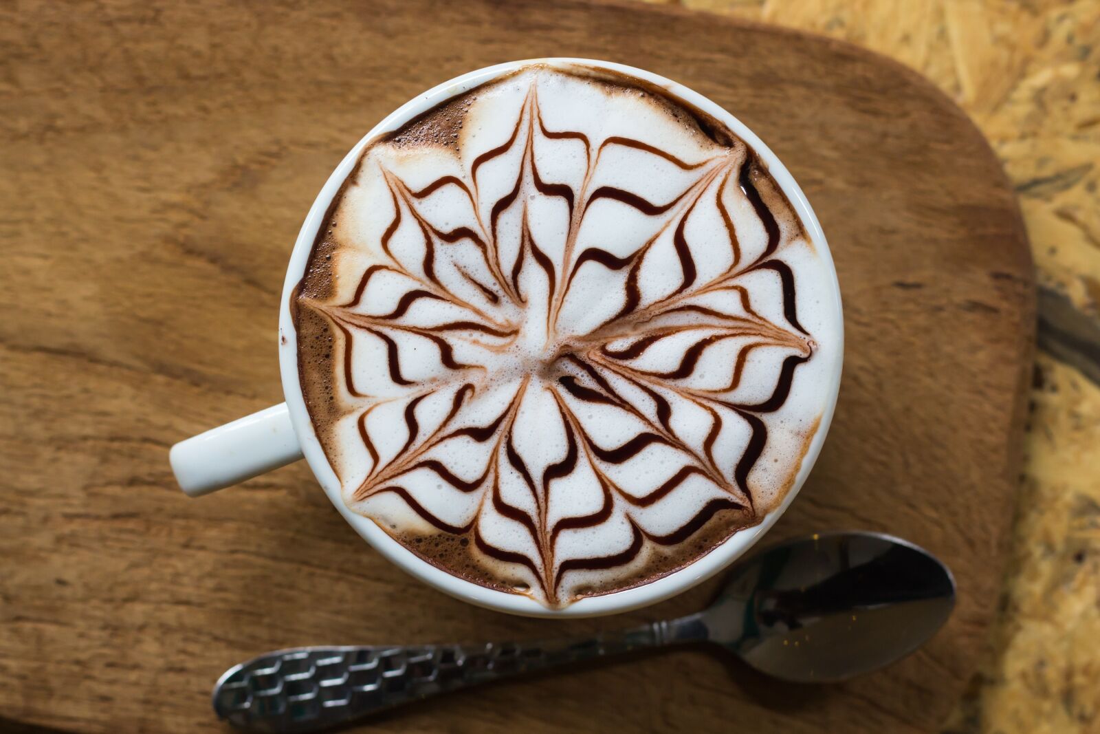 Canon EOS 700D (EOS Rebel T5i / EOS Kiss X7i) + Canon EF 50mm F1.8 STM sample photo. Cappuccino, beverage, in the photography