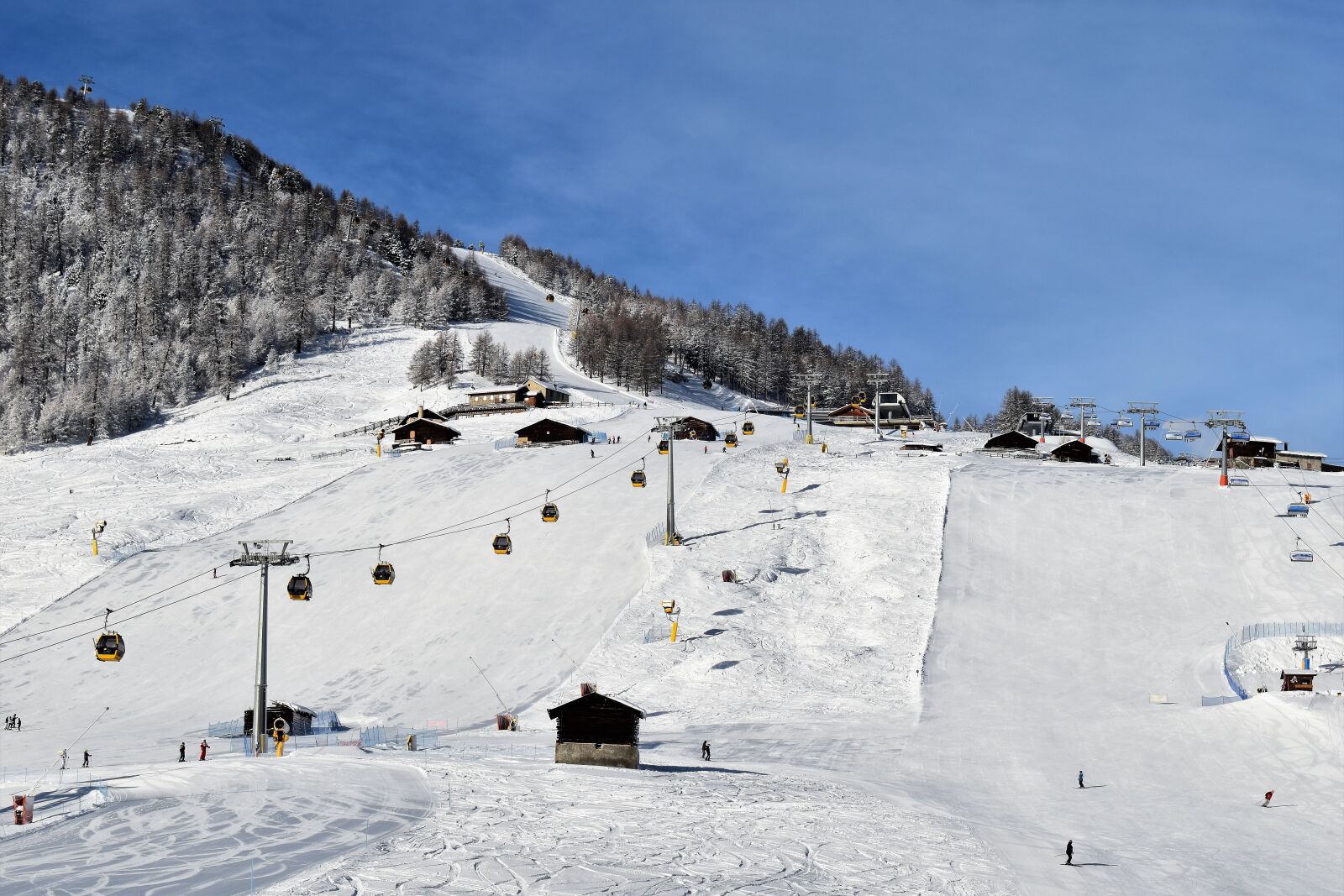 Nikon D5500 sample photo. Ski run, ski lift photography