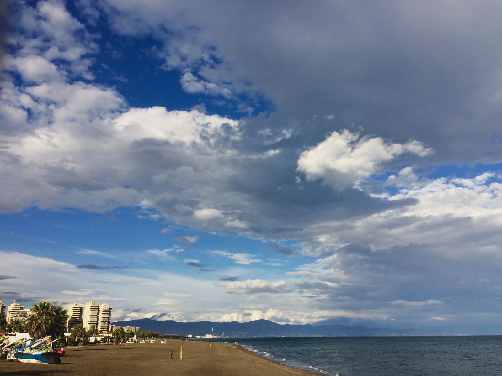 iPhone 5s back camera 4.15mm f/2.2 sample photo. Sea, horizon, clouds photography