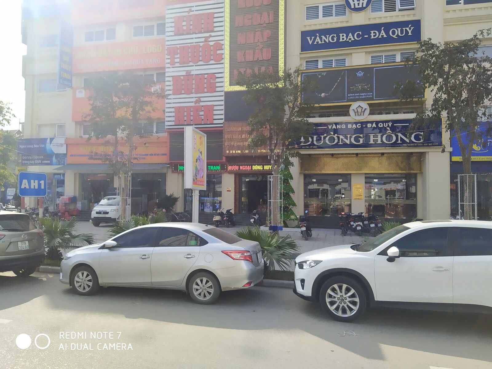Xiaomi Redmi Note 7 sample photo. Police in vinh city photography
