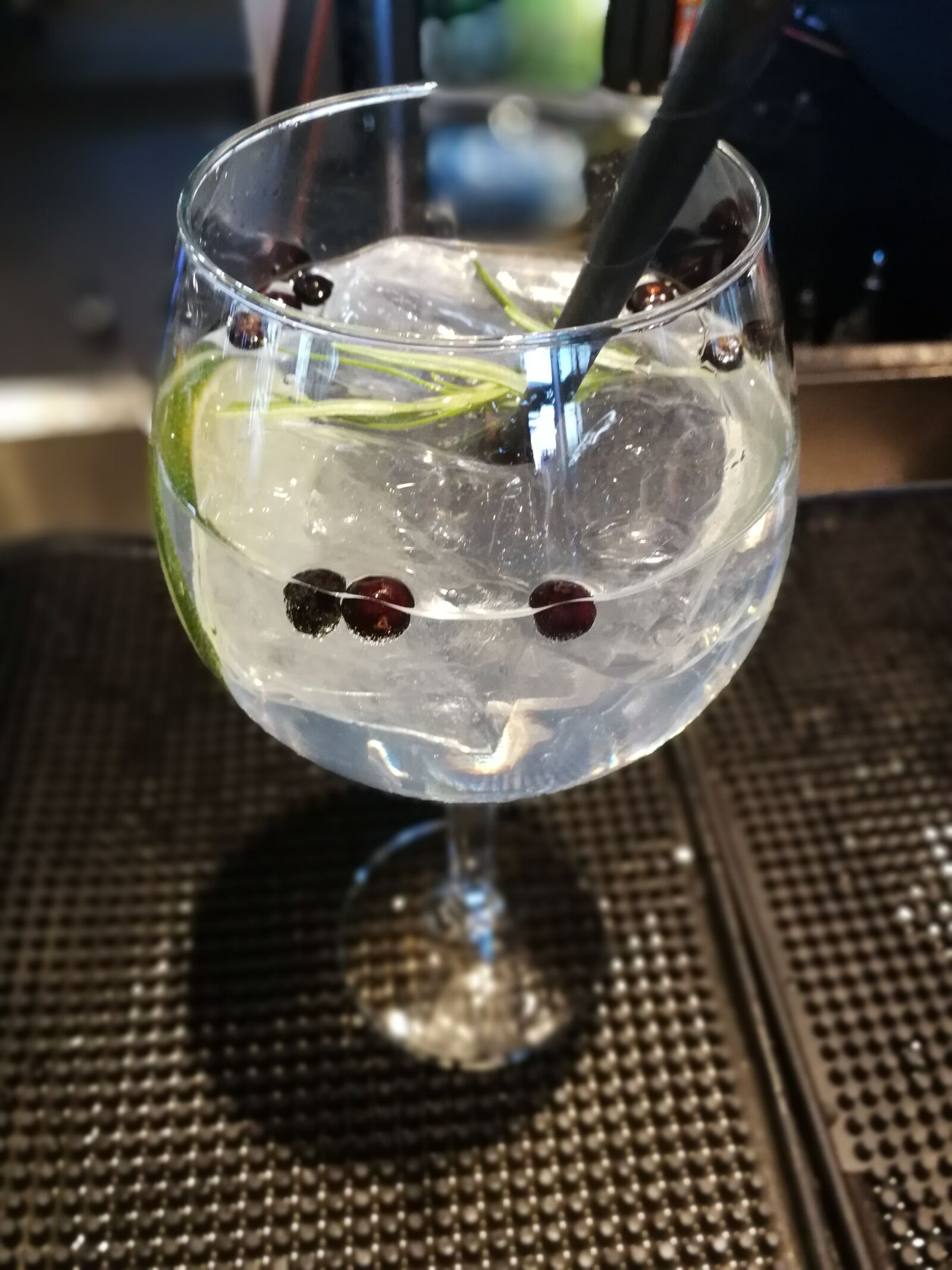 HUAWEI P10 sample photo. Gin and tonic, gb photography