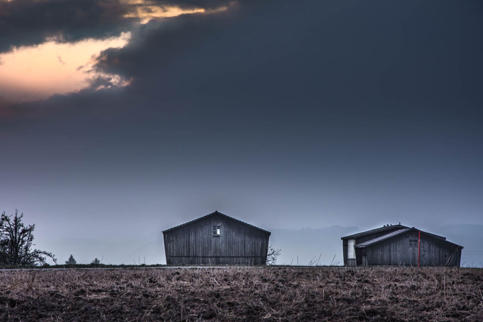 Nikon D7200 sample photo. Tobacco barns, dark sky photography