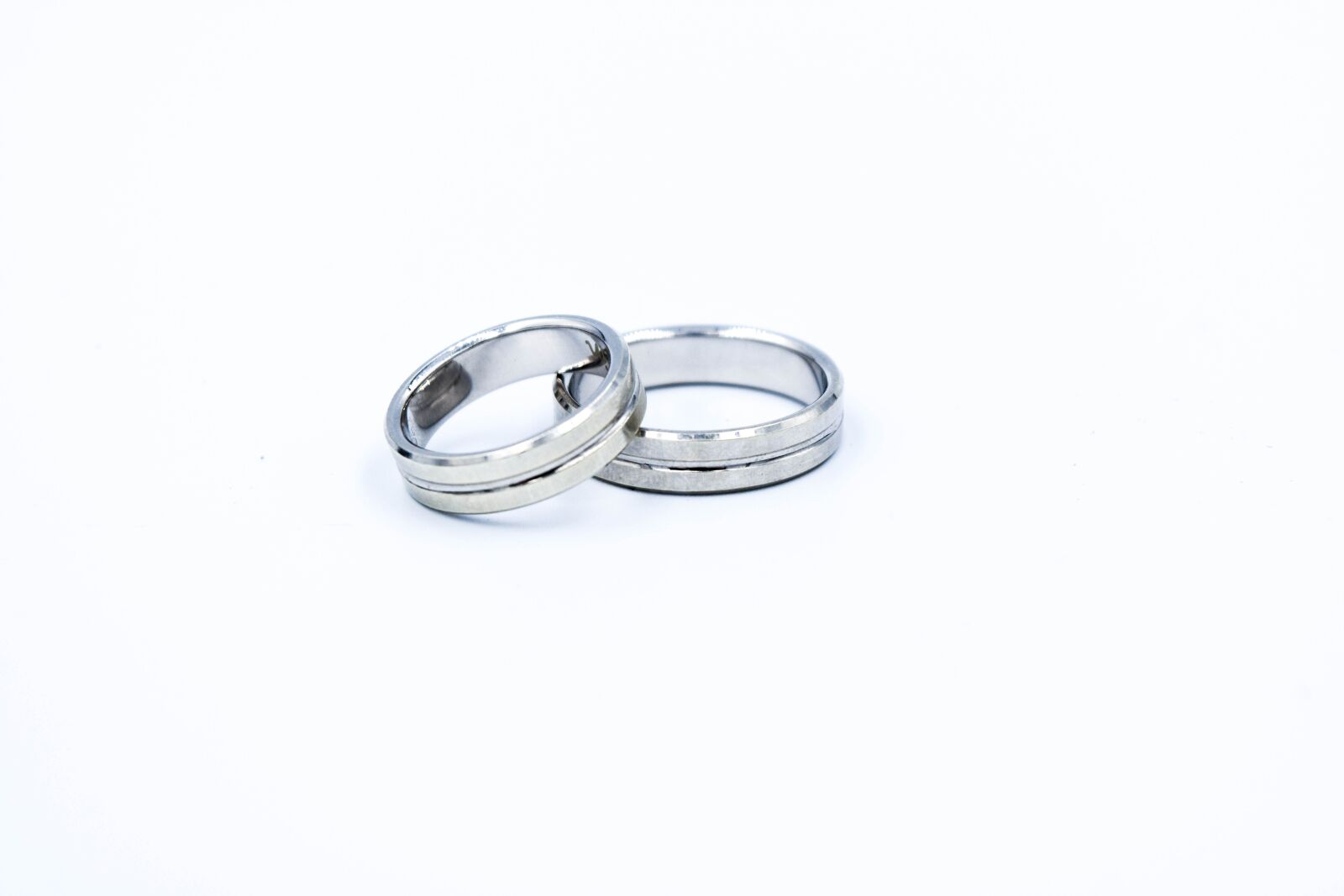 Nikon D7200 sample photo. Wedding rings, white gold photography
