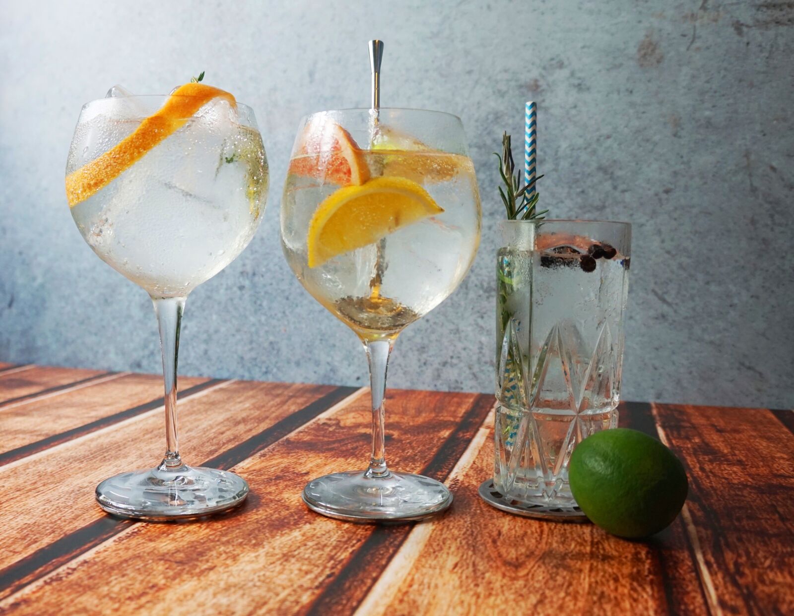 Sony a6000 + Sony E 18-55mm F3.5-5.6 OSS sample photo. Gin tonic, cocktails, summer photography