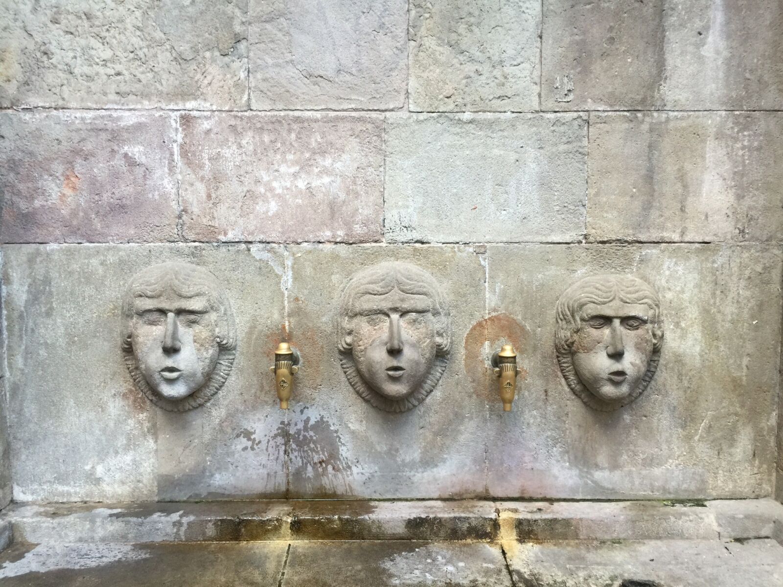 iPhone 6 Plus back camera 4.15mm f/2.2 sample photo. Barcelona, fountain, spain photography