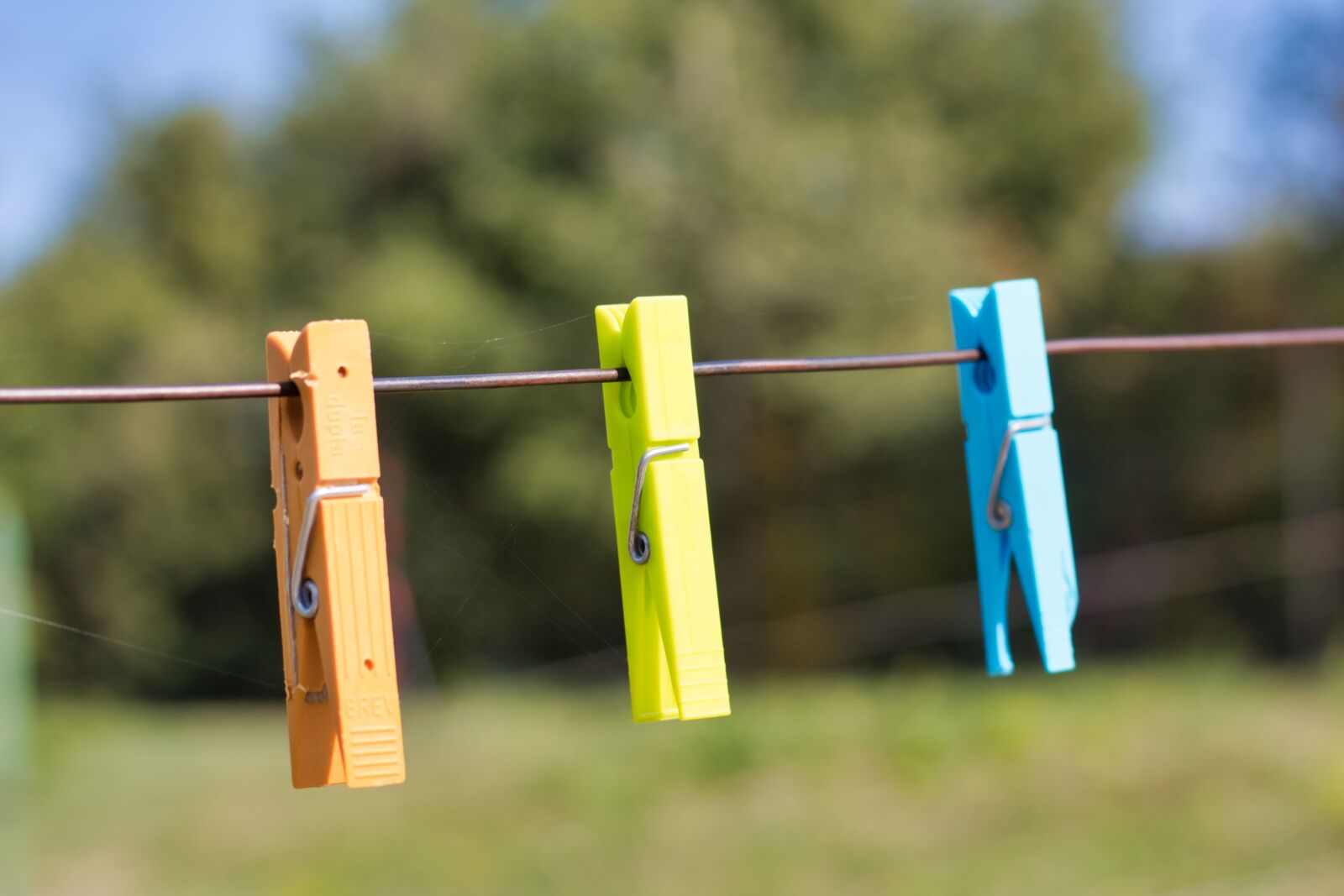 Canon EF 50mm F1.8 STM sample photo. Clothespins, hang, washing photography