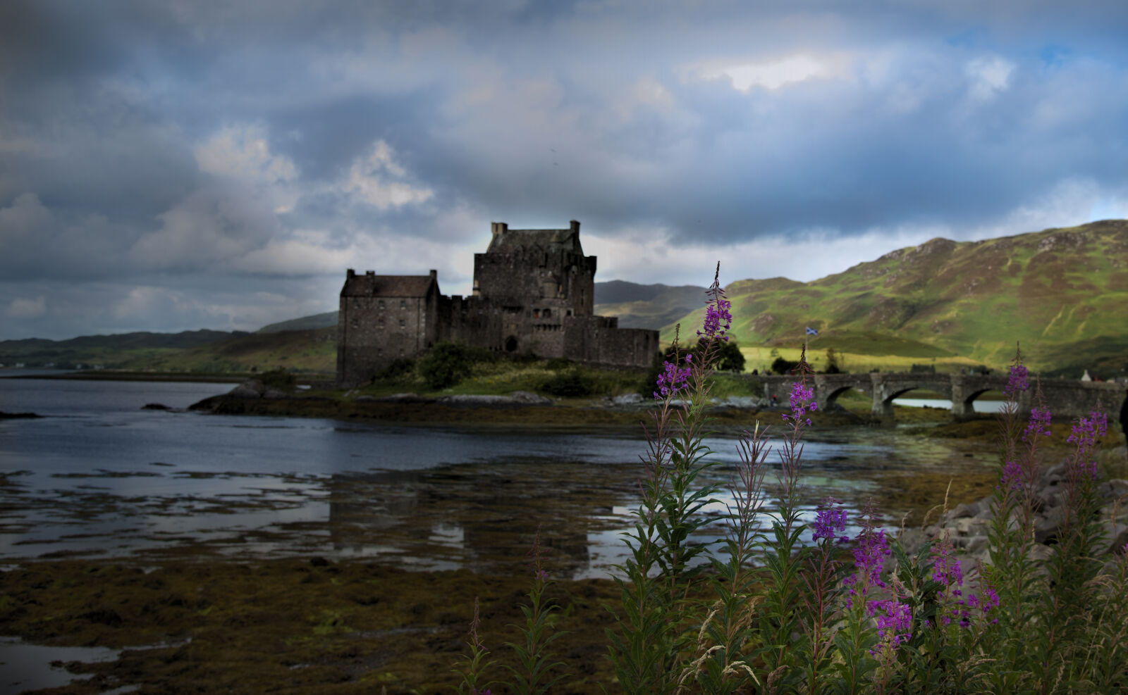 Nikon AF-S Nikkor 24-120mm F4G ED VR sample photo. Castle, nature, scotland photography