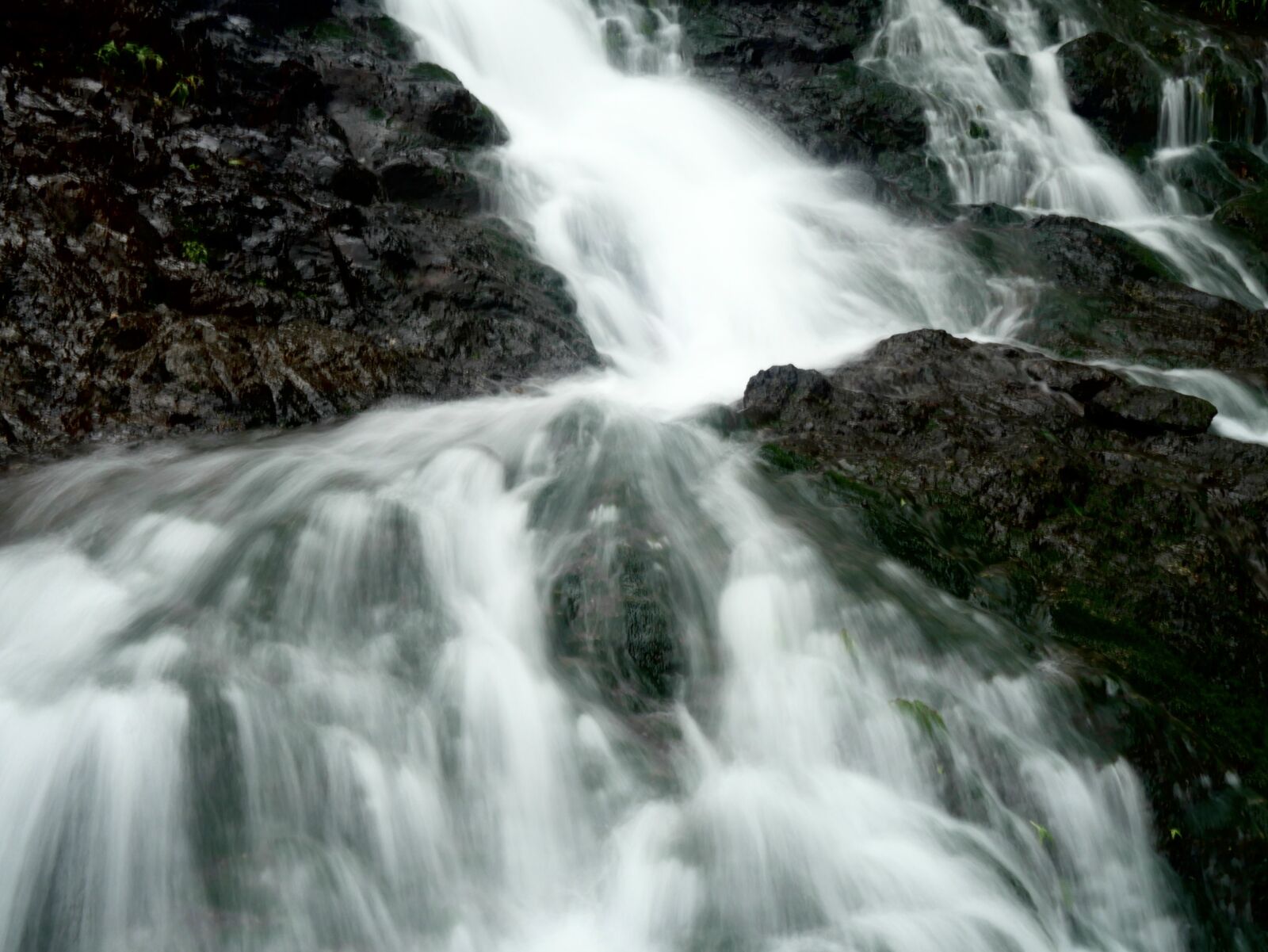 Panasonic Lumix DMC-G7 + Panasonic Lumix G 25mm F1.7 ASPH sample photo. Water fallstop photography