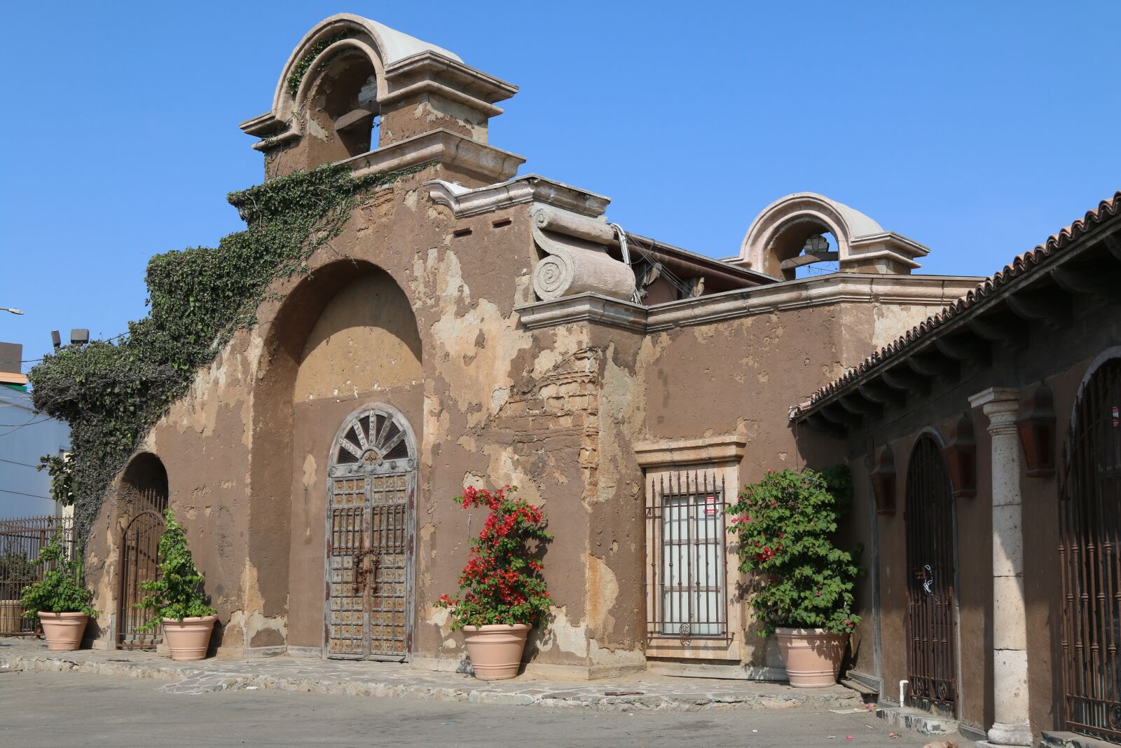 Canon EOS 70D + Canon EF 24-105mm F4L IS USM sample photo. Old, rustic, mission photography