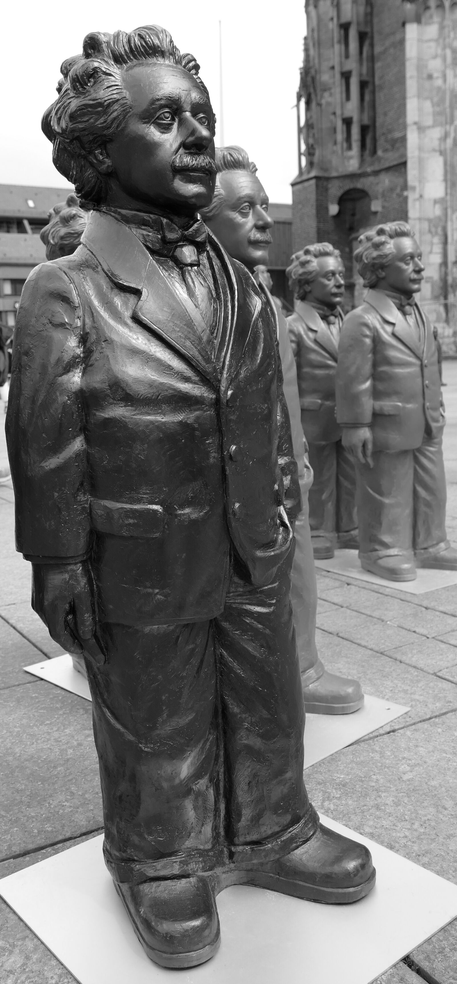 Panasonic Lumix DMC-FZ1000 sample photo. Albert einstein, physics, statue photography