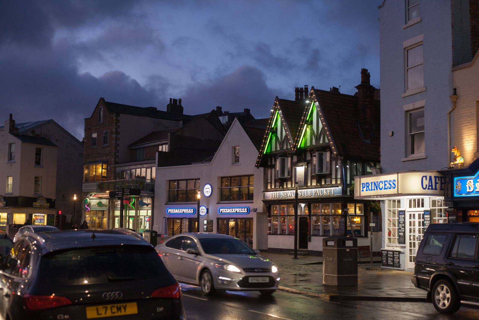 Canon EOS 5D Mark II + Canon EF 50mm F1.8 II sample photo. Night, photography, scarborough photography
