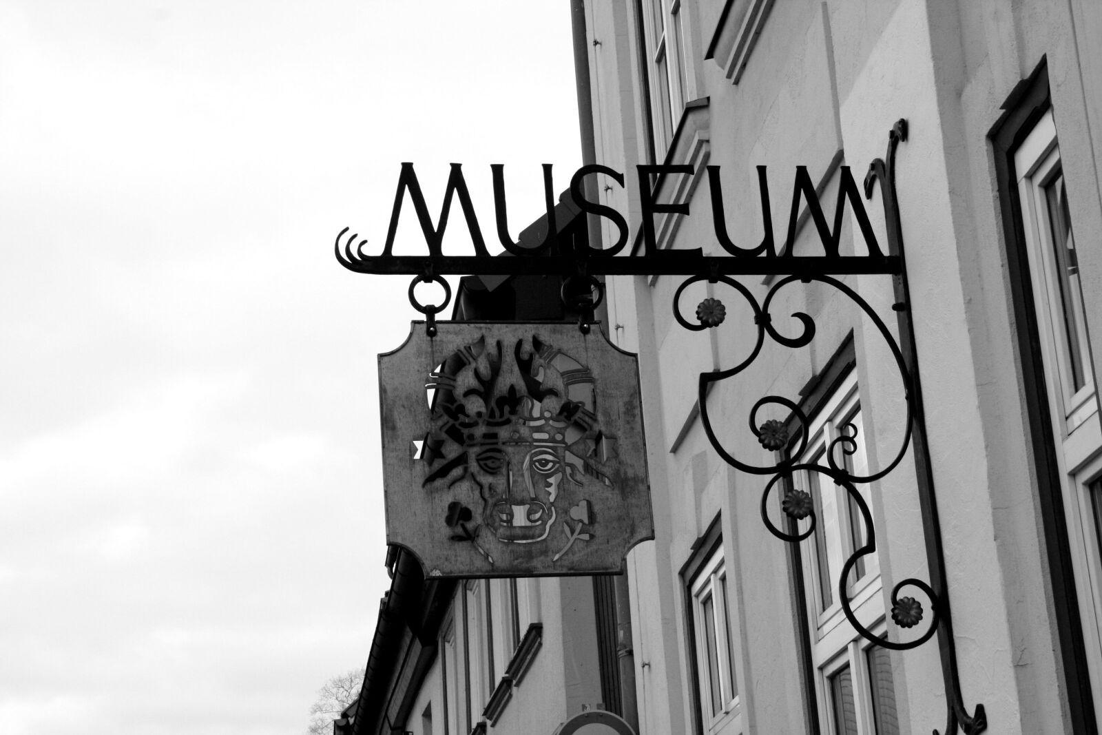 Canon EF-S 18-55mm F3.5-5.6 II sample photo. Black, and, white, city photography
