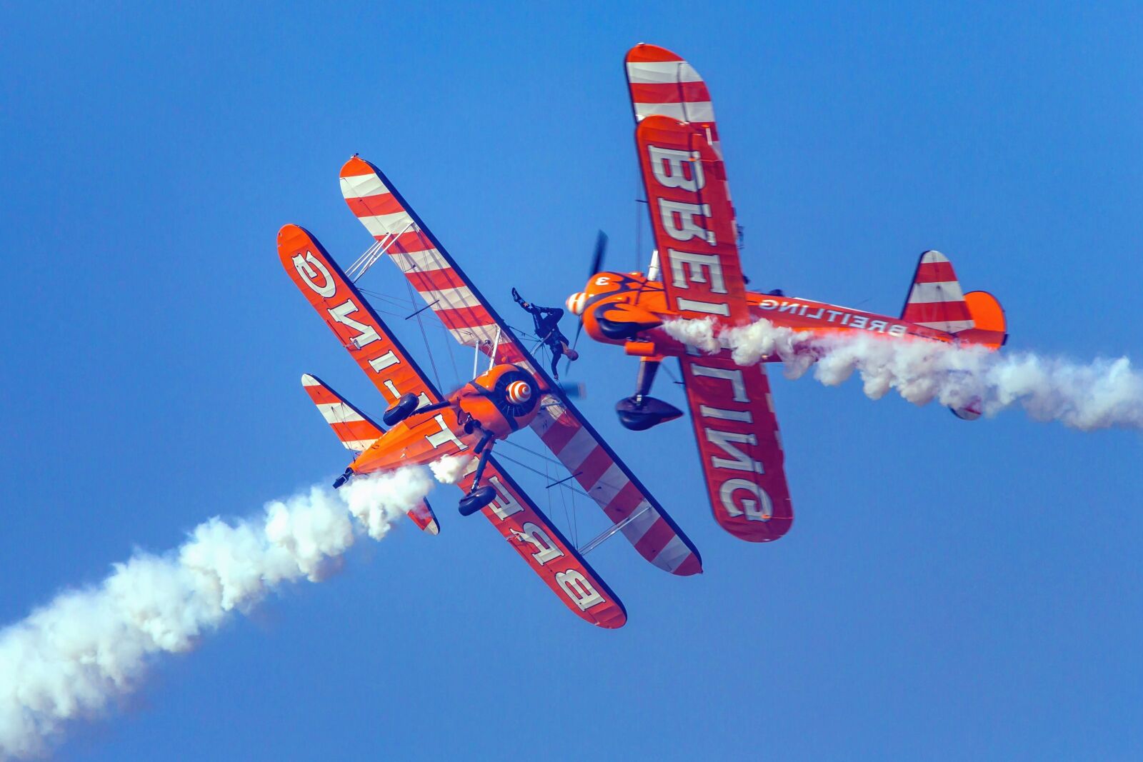 Canon EOS 5D Mark III sample photo. Plane, sky, acrobatics, smoke photography