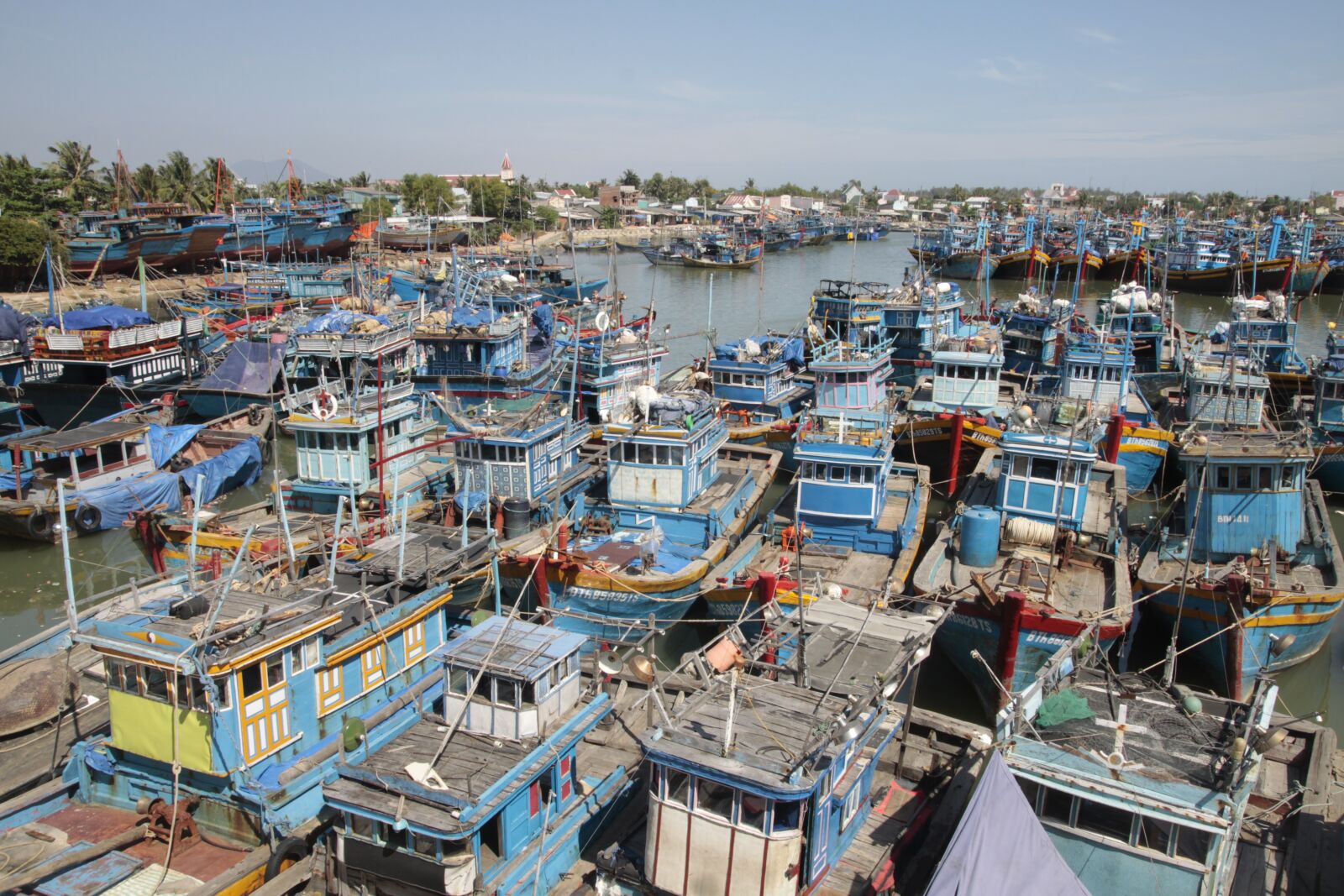 Canon EOS 50D sample photo. Fishing boat, port, lagi photography