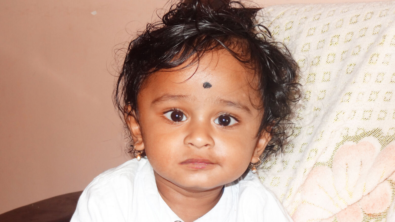 Sony Cyber-shot DSC-HX9V sample photo. Baby, looking, at, viewer photography