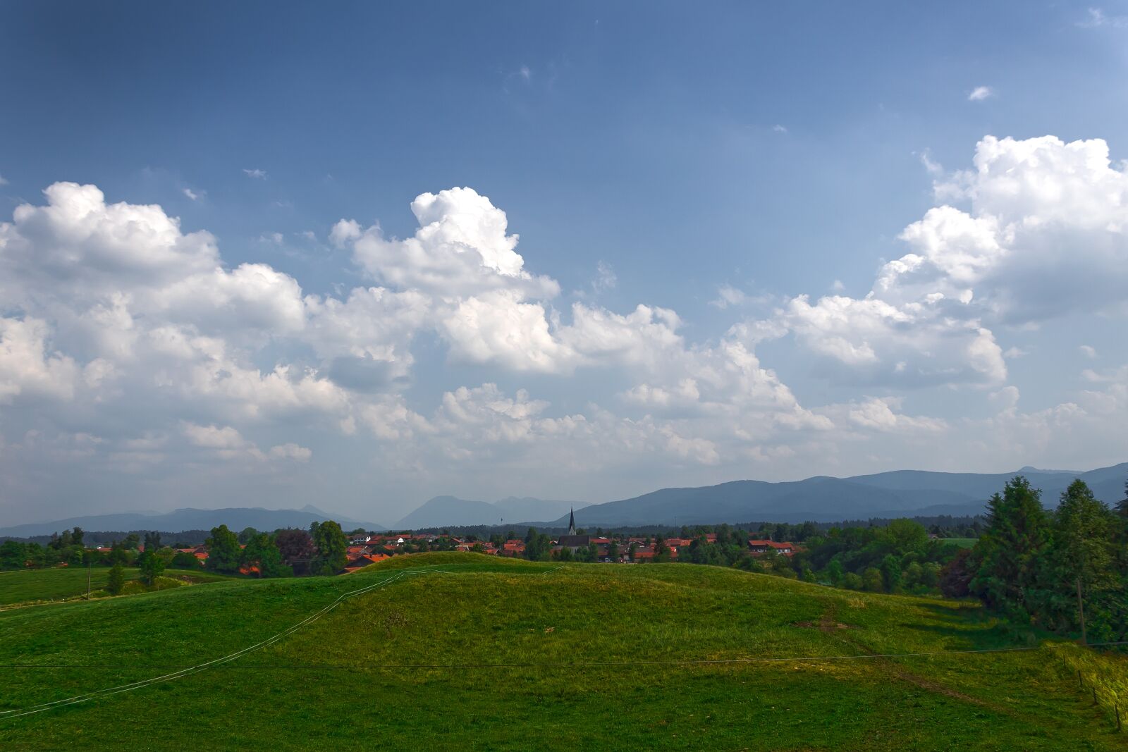 Canon EOS 1300D (EOS Rebel T6 / EOS Kiss X80) sample photo. Landscape, village, mountains photography