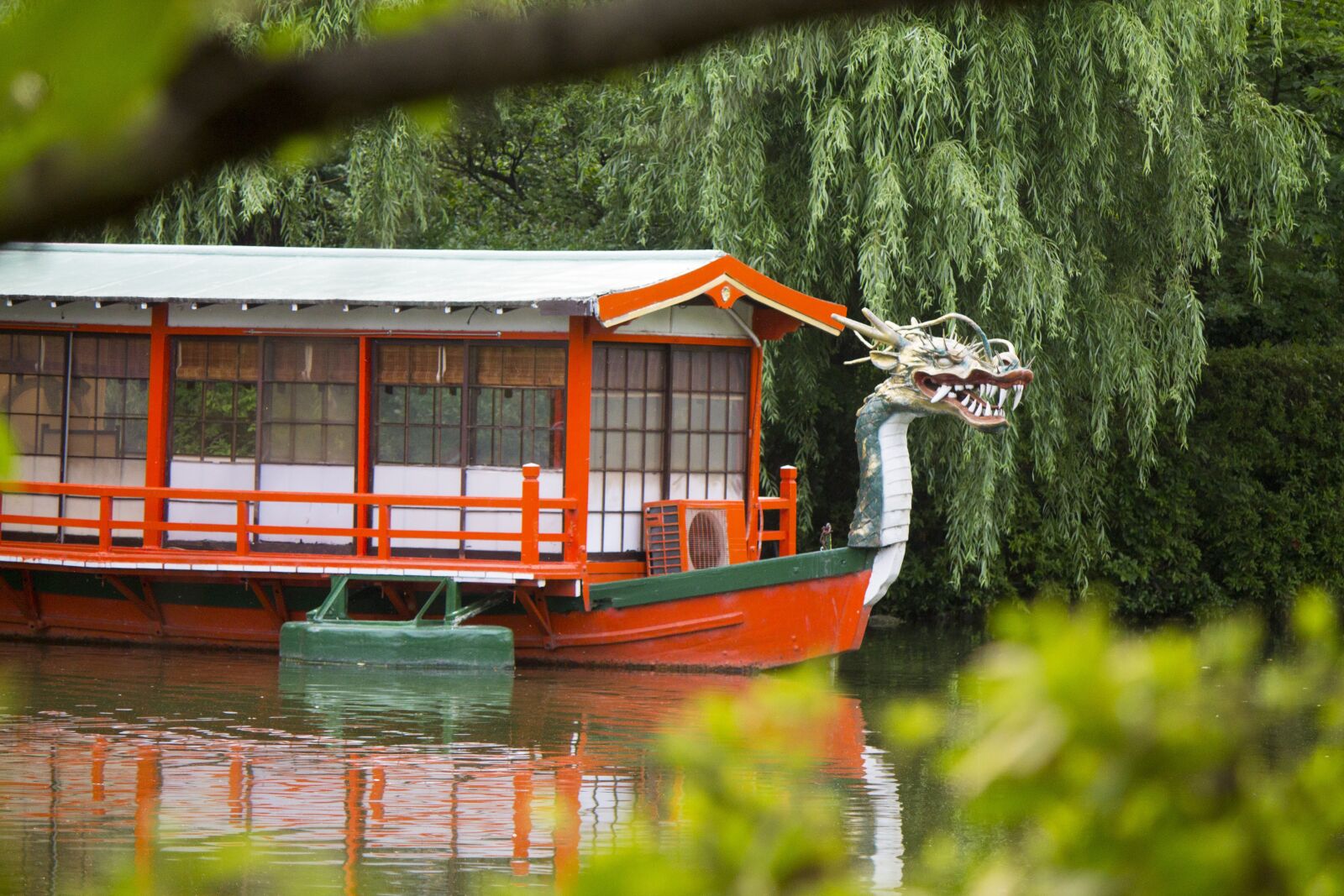 Canon EOS 1100D (EOS Rebel T3 / EOS Kiss X50) sample photo. Dragon, japan, boat photography