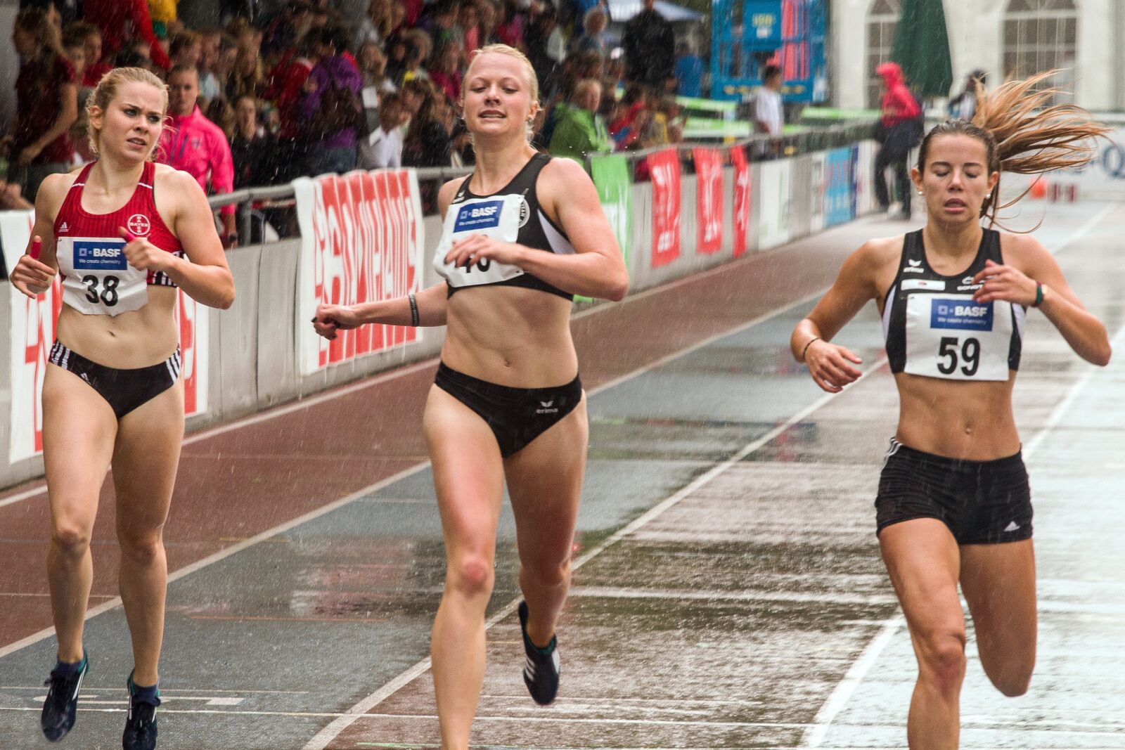 Canon EOS 70D + Canon EF 70-200mm F4L USM sample photo. Athletics, 100 m run, sport photography