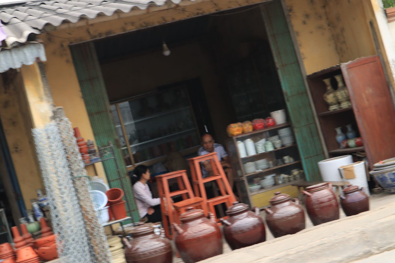 Canon EOS M50 (EOS Kiss M) sample photo. Shop, pottery, sales photography
