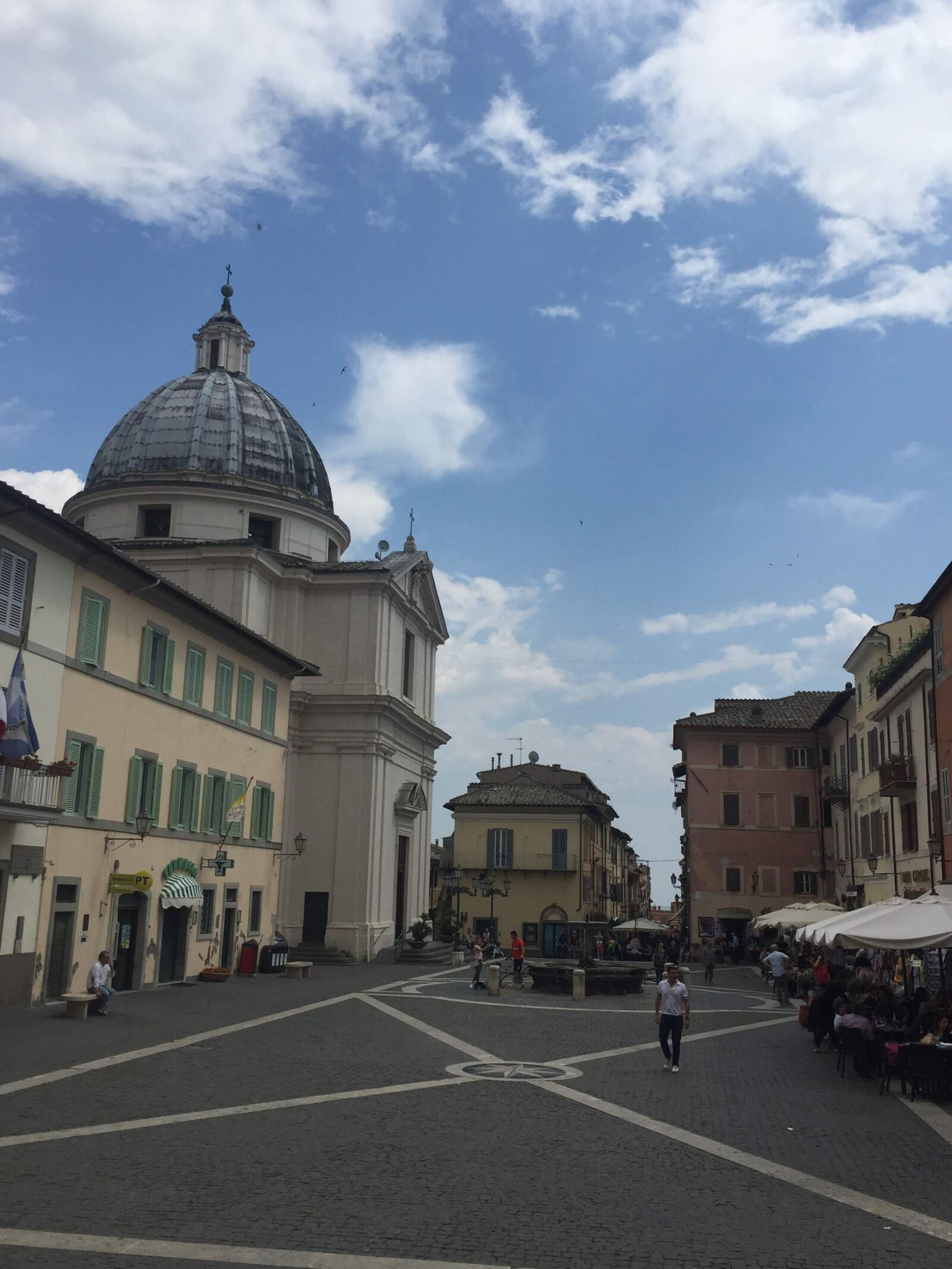 iPhone 6 back camera 4.15mm f/2.2 sample photo. Italy, travel, architecture photography