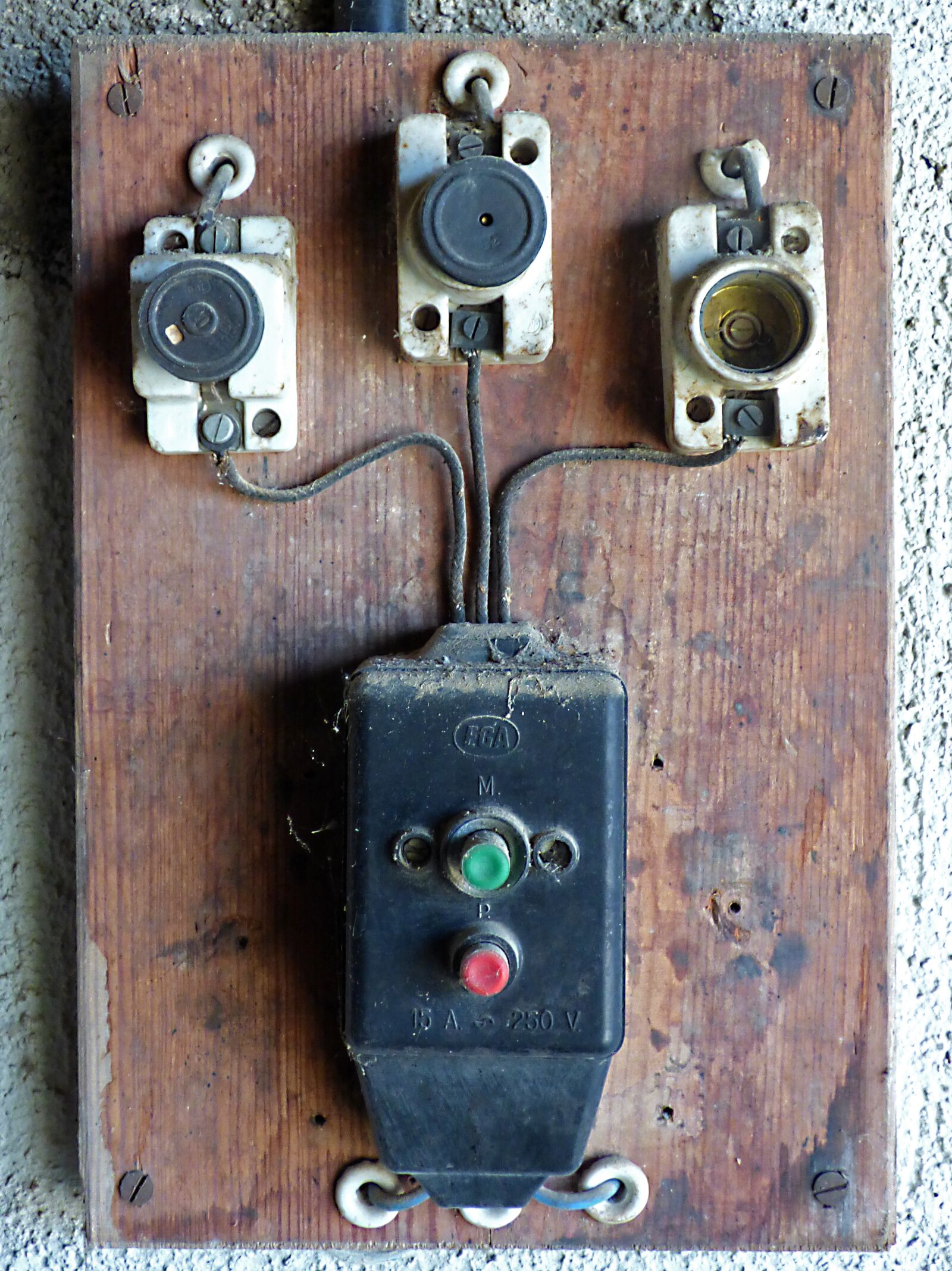 Panasonic Lumix DMC-FZ70 sample photo. Electrical box, differential, sinkers photography