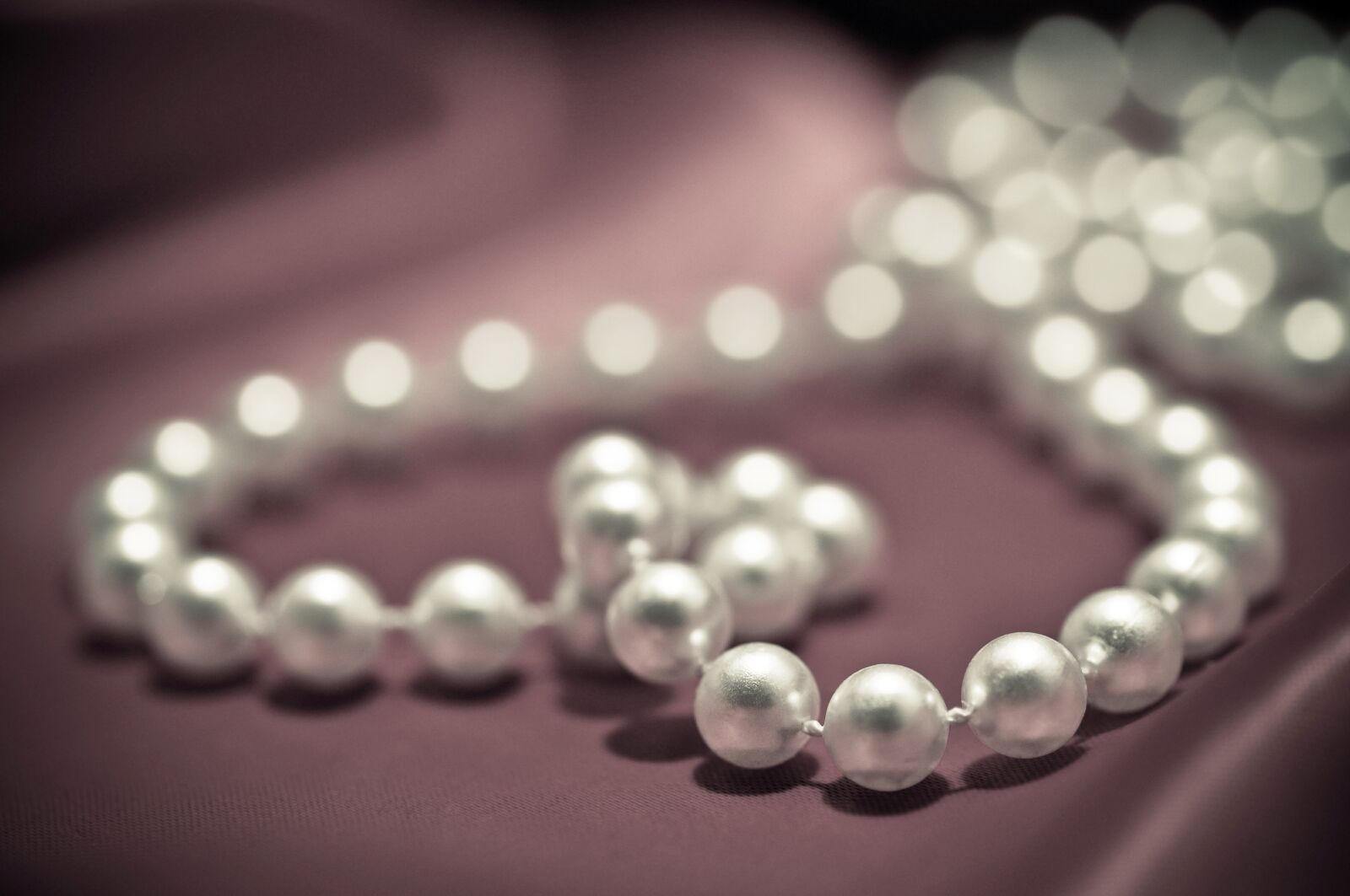 Nikon D5000 sample photo. Pearl, love, heart photography