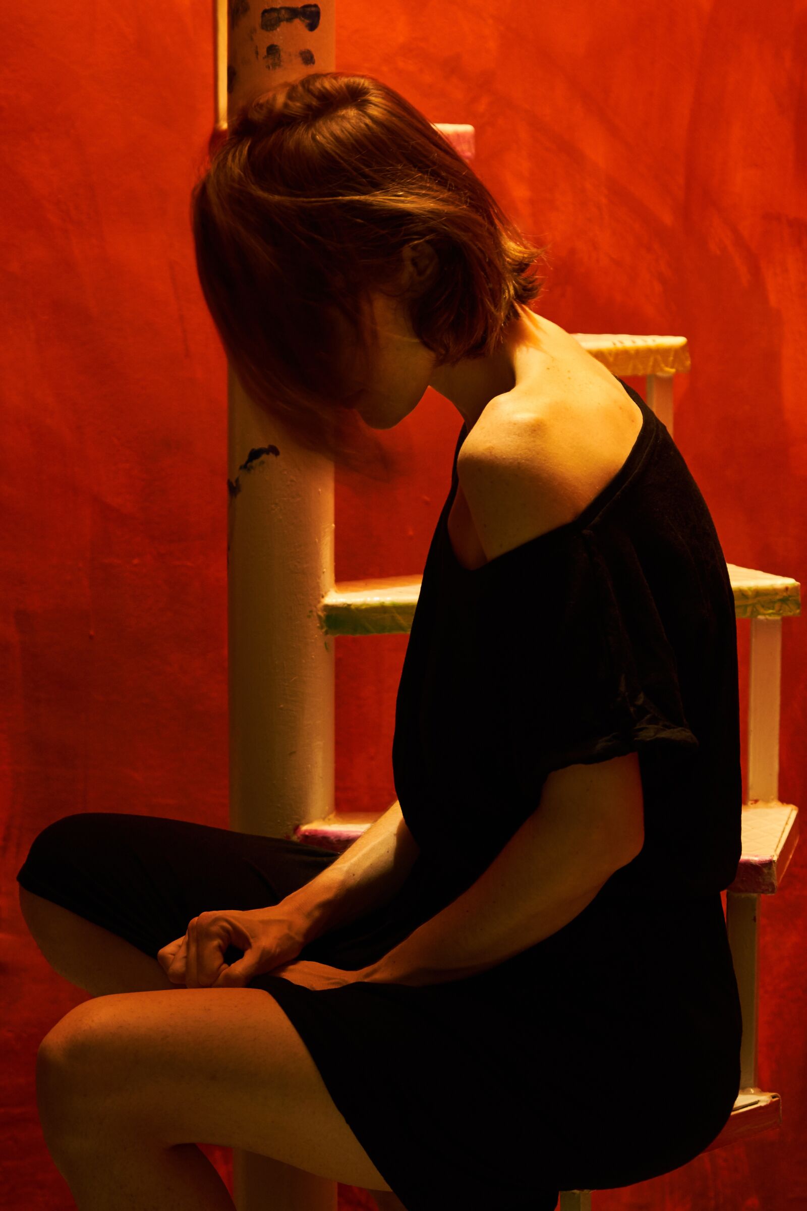 Sony FE 70-200mm F4 G OSS sample photo. Art, woman, red photography