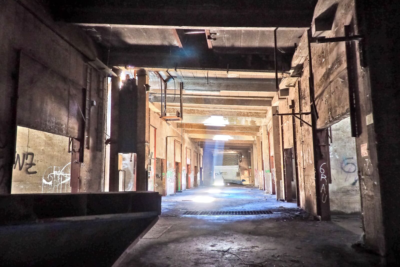 Olympus OM-D E-M10 sample photo. Lost places, rooms, abandoned photography