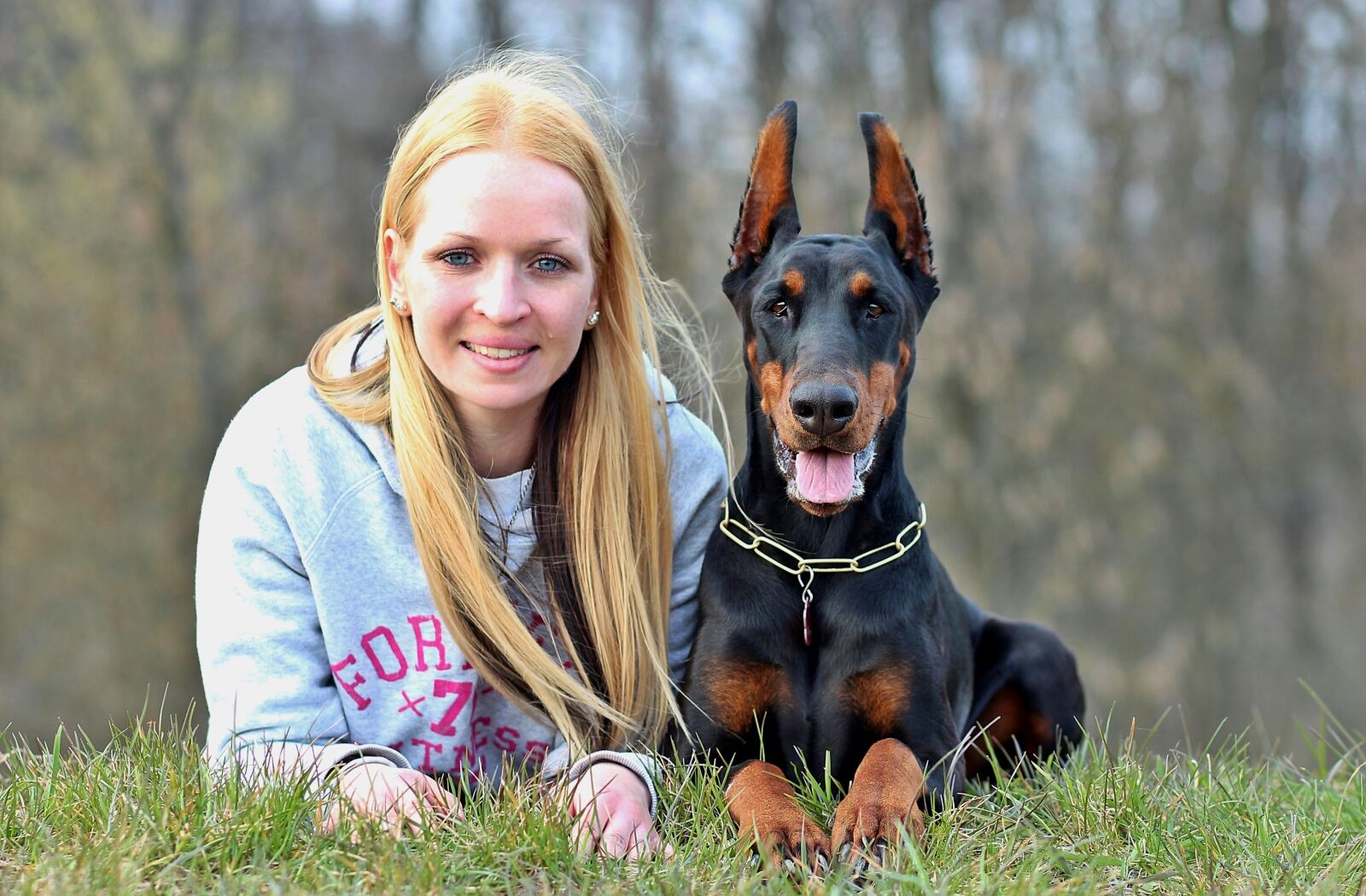 Canon EOS 600D (Rebel EOS T3i / EOS Kiss X5) sample photo. Dog and woman, naturally photography