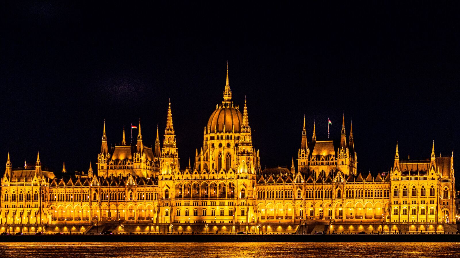 Canon EF-S 18-135mm F3.5-5.6 IS USM sample photo. Budapest, the parliament, hungary photography