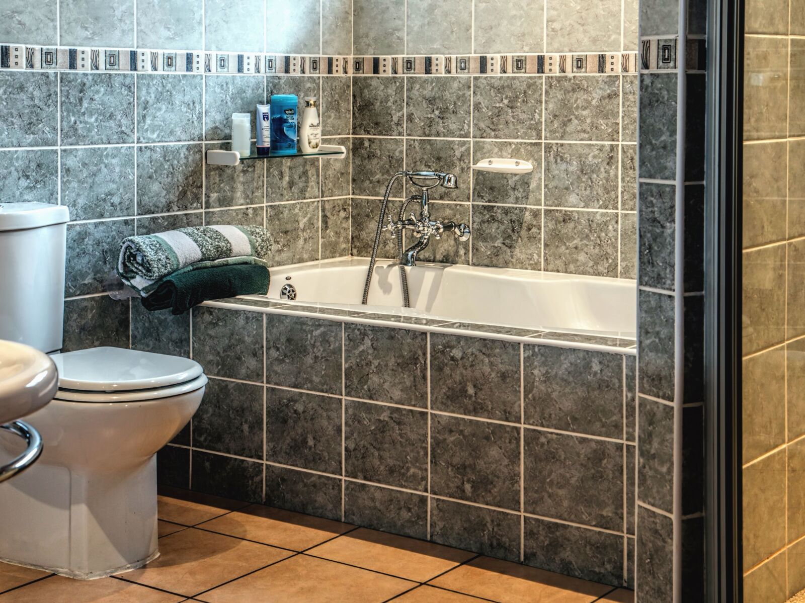 Canon EOS 70D sample photo. Bathroom, bath, ceramic, tiles photography