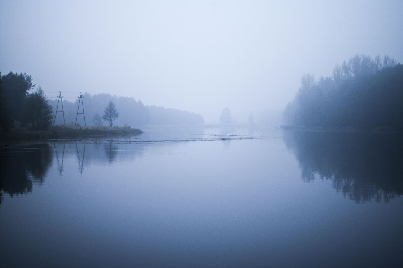 KONICA MINOLTA DYNAX 7D sample photo. Water, blue, fog, river photography