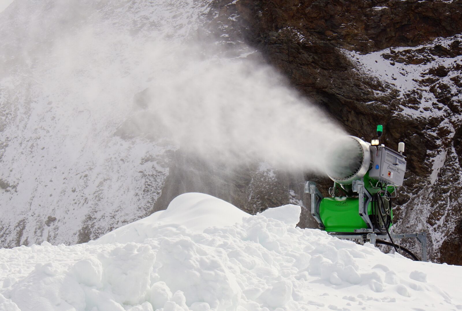 Sony DT 18-70mm F3.5-5.6 sample photo. Snow cannon, artificial snow photography