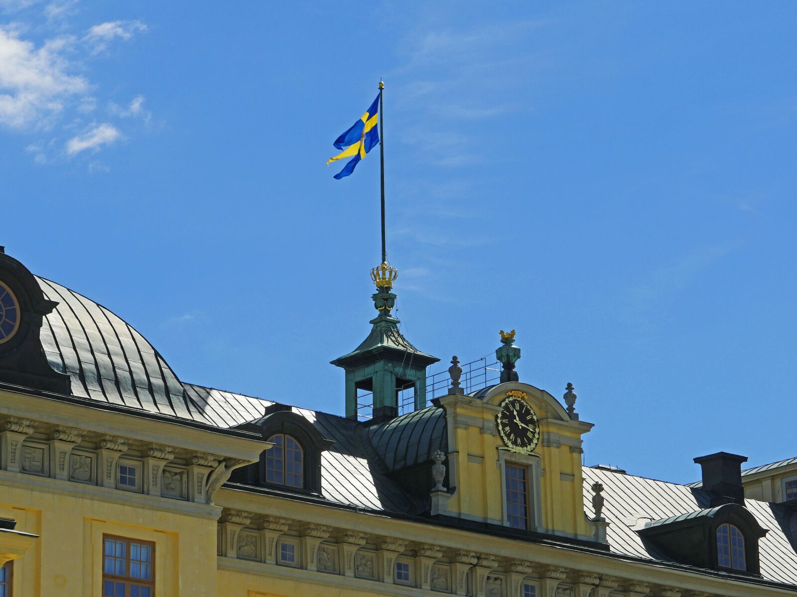 Panasonic Lumix DMC-GX8 sample photo. Royal flag, drottningholm palace photography