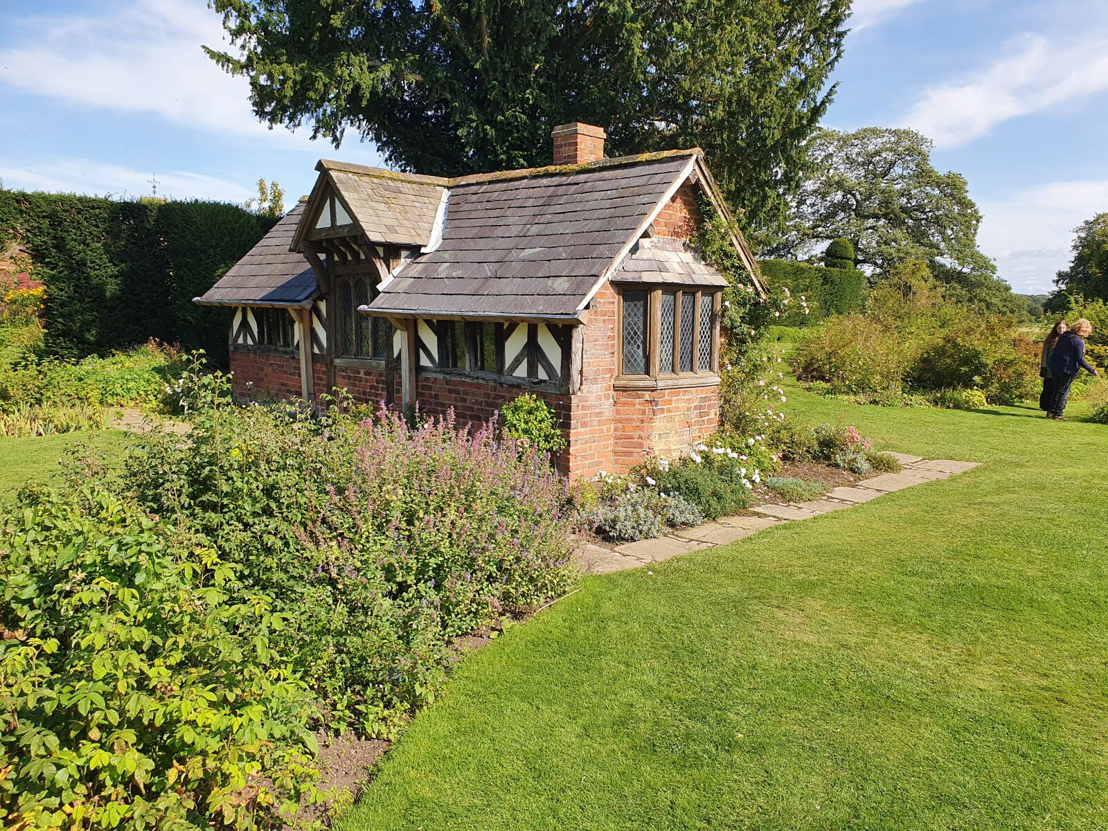Samsung SM-G973F sample photo. Cottage, summer, garden photography