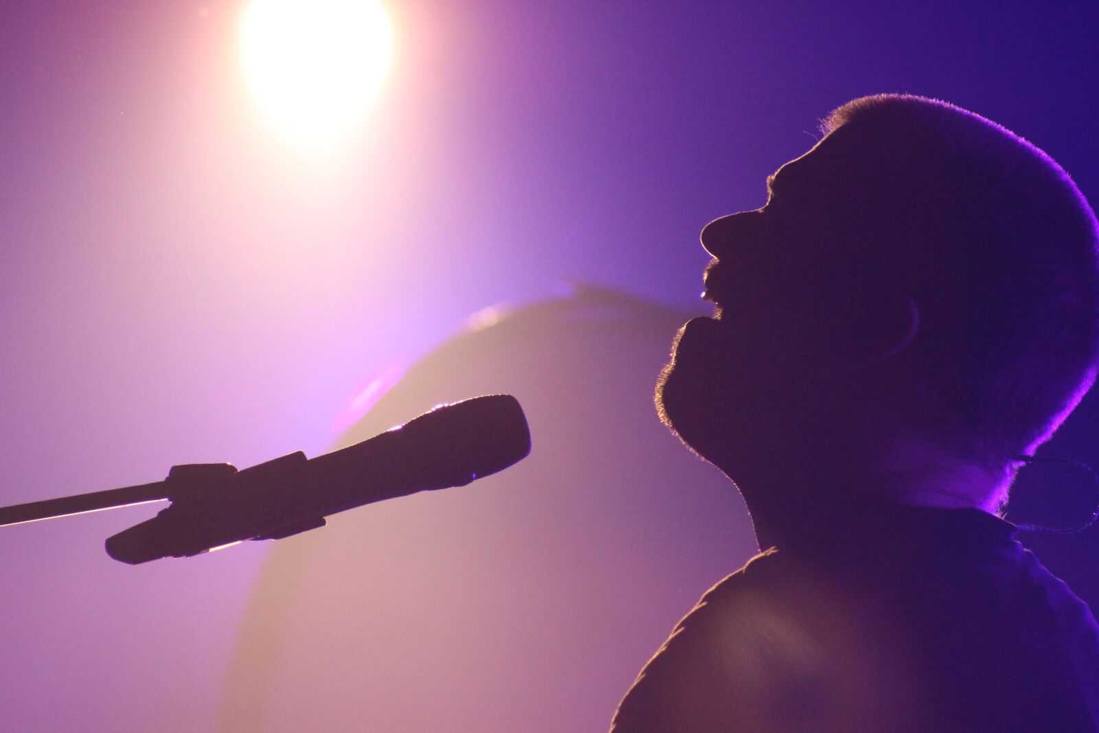 Canon EF 75-300mm f/4-5.6 sample photo. Singer, sillouette, concert photography