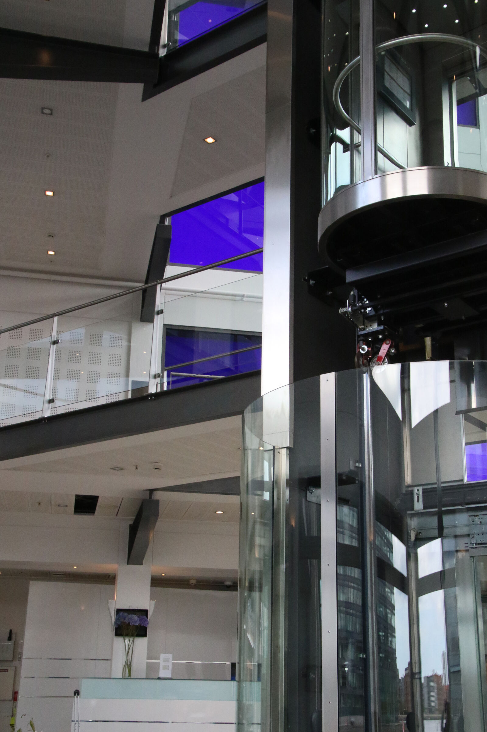Canon EOS 7D Mark II sample photo. Blue, blue, glass, building photography