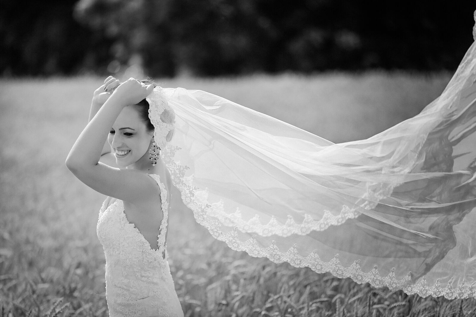 Canon EOS 5D Mark III sample photo. Gorgeous, pretty, bride, veil photography