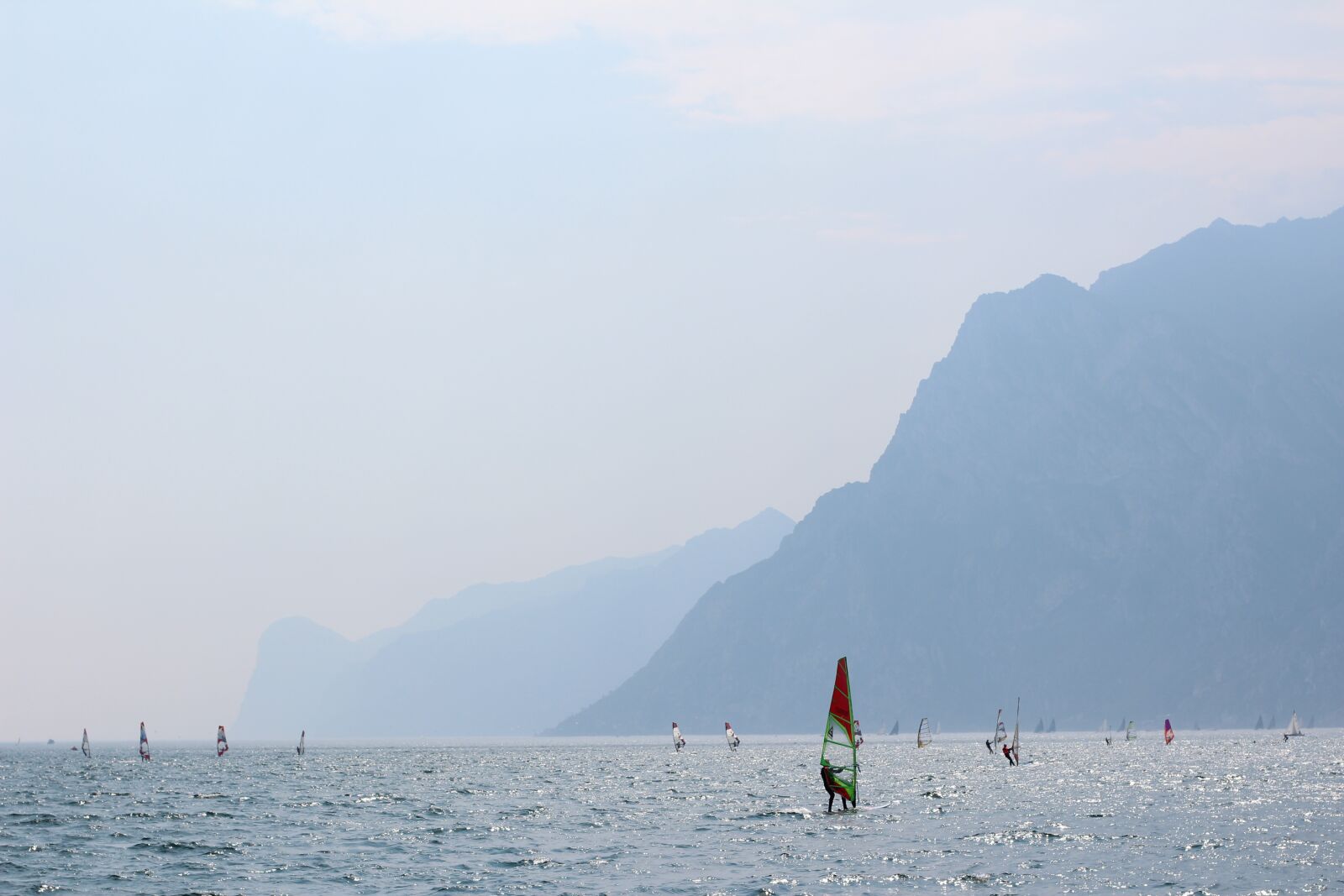 Canon EOS 600D (Rebel EOS T3i / EOS Kiss X5) sample photo. Garda, italy, surfer photography