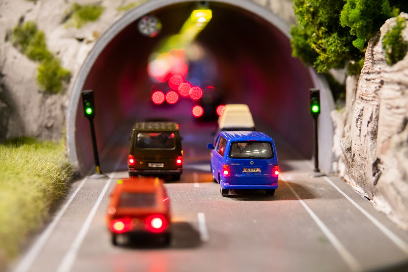 Sony Cyber-shot DSC-RX10 III sample photo. Tunnel, traffic, jam photography