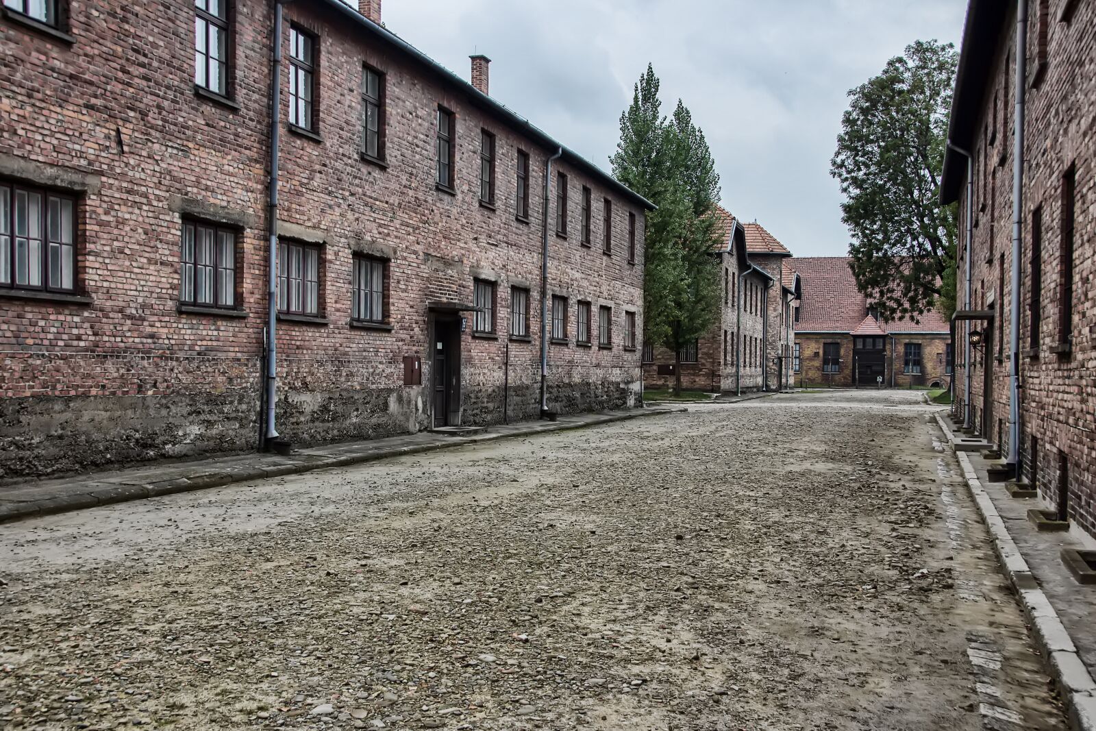 Canon EOS 600D (Rebel EOS T3i / EOS Kiss X5) sample photo. Auschwitz i, auschwitz, poland photography