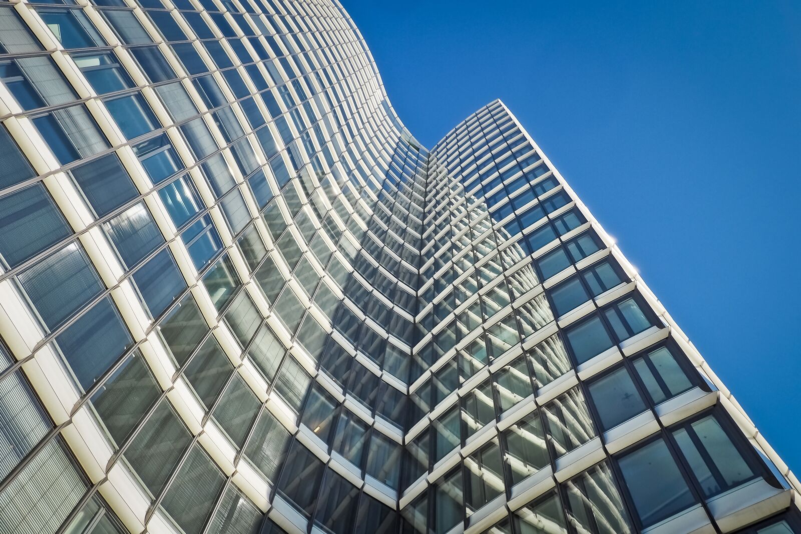 Olympus OM-D E-M10 sample photo. Architecture, skyscraper, glass facades photography