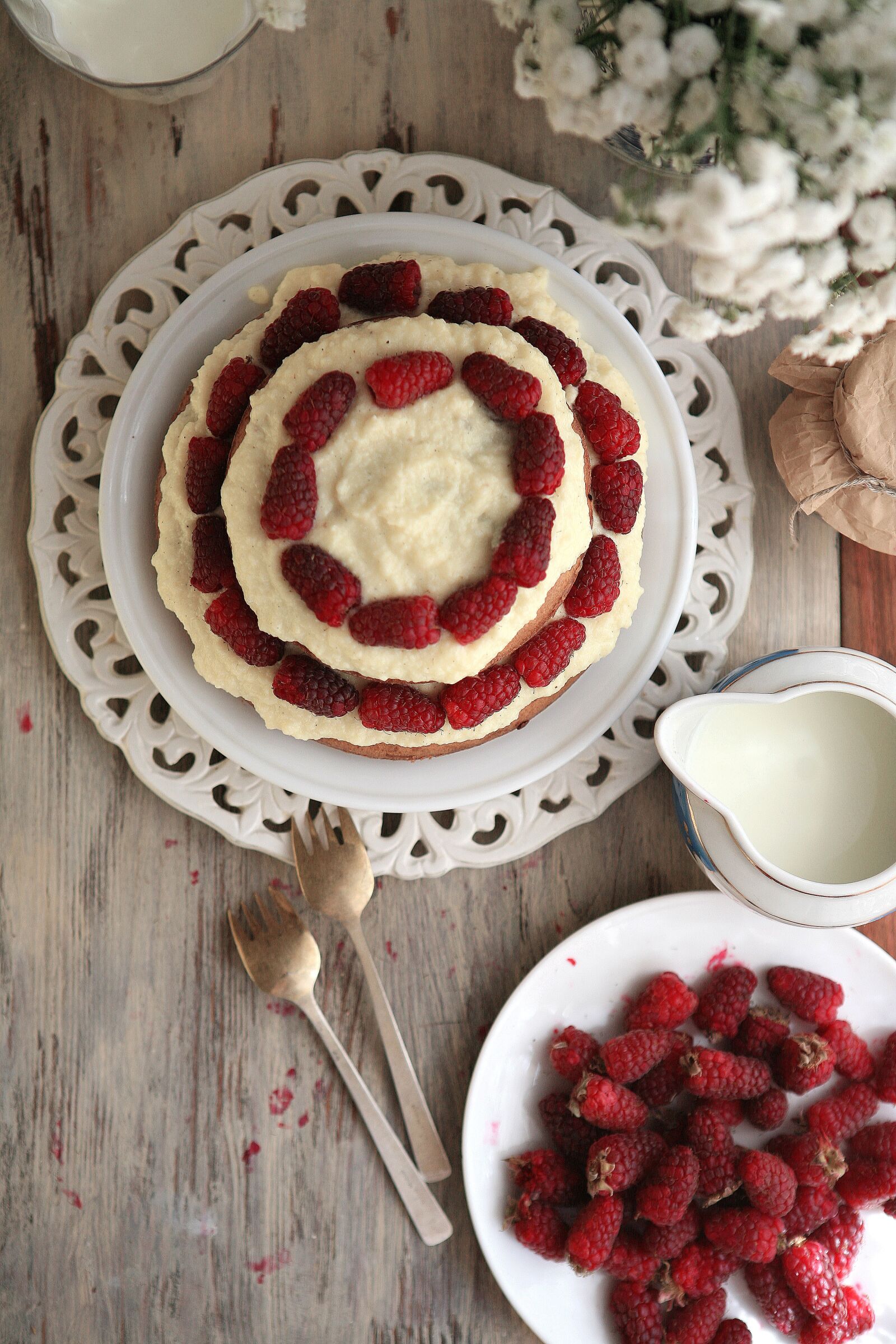 Canon EOS 5D sample photo. Raspberry, cake, baking photography