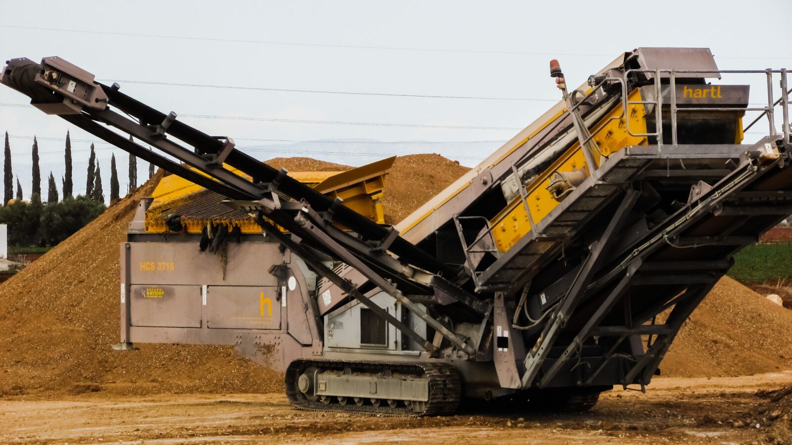 Canon PowerShot SX400 IS sample photo. Crusher, heavy machine, yellow photography