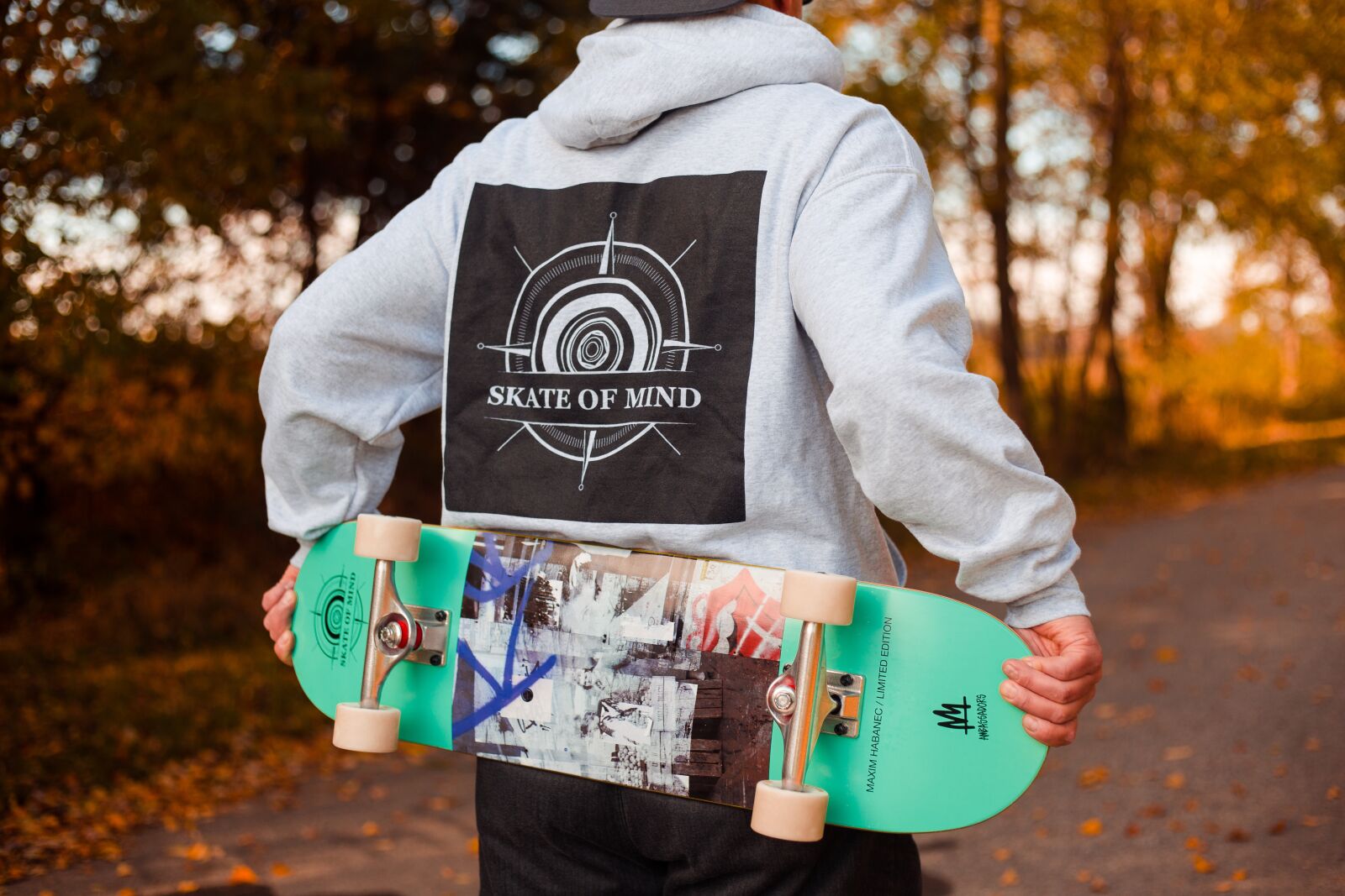 Canon EF 50mm F1.8 II sample photo. Skateboard, man, autumn photography